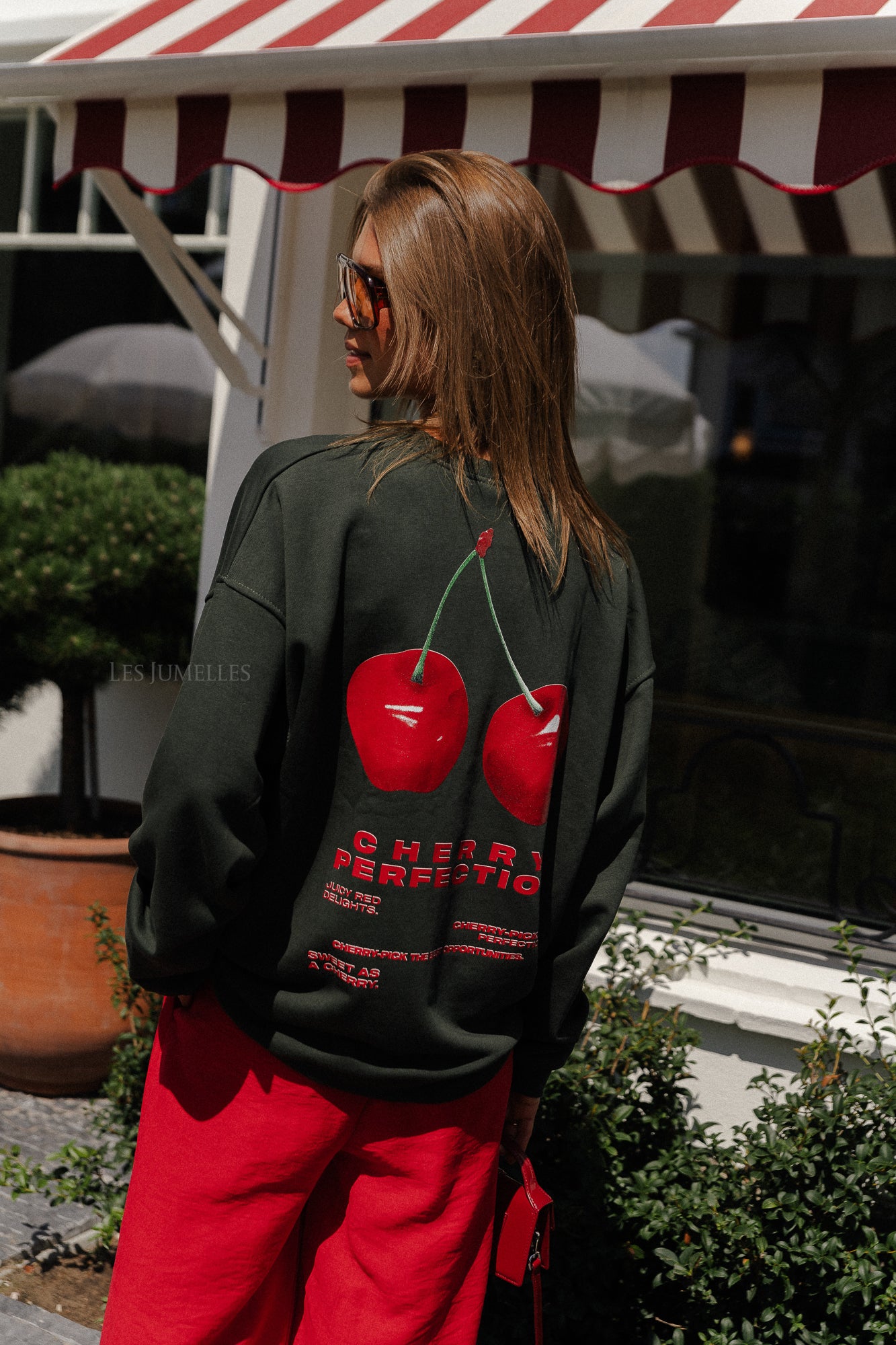 Cherry perfection sweater military green