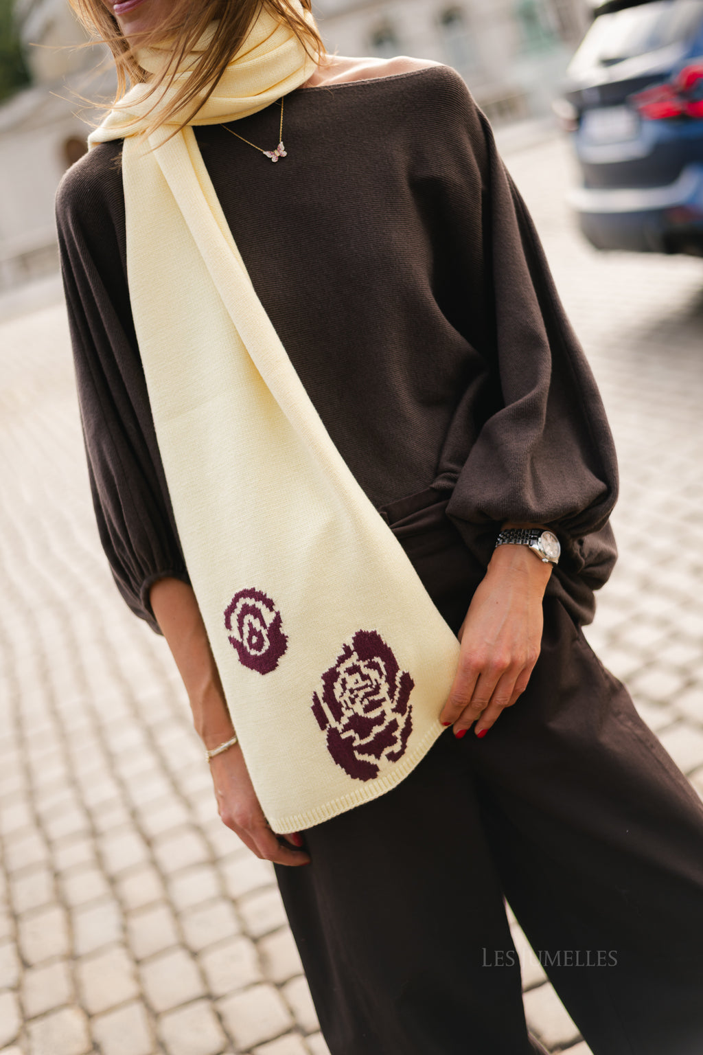Margot scarf butter yellow/burgundy roses