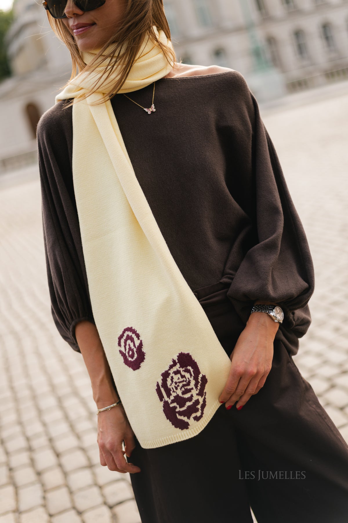 Margot scarf butter yellow/burgundy roses