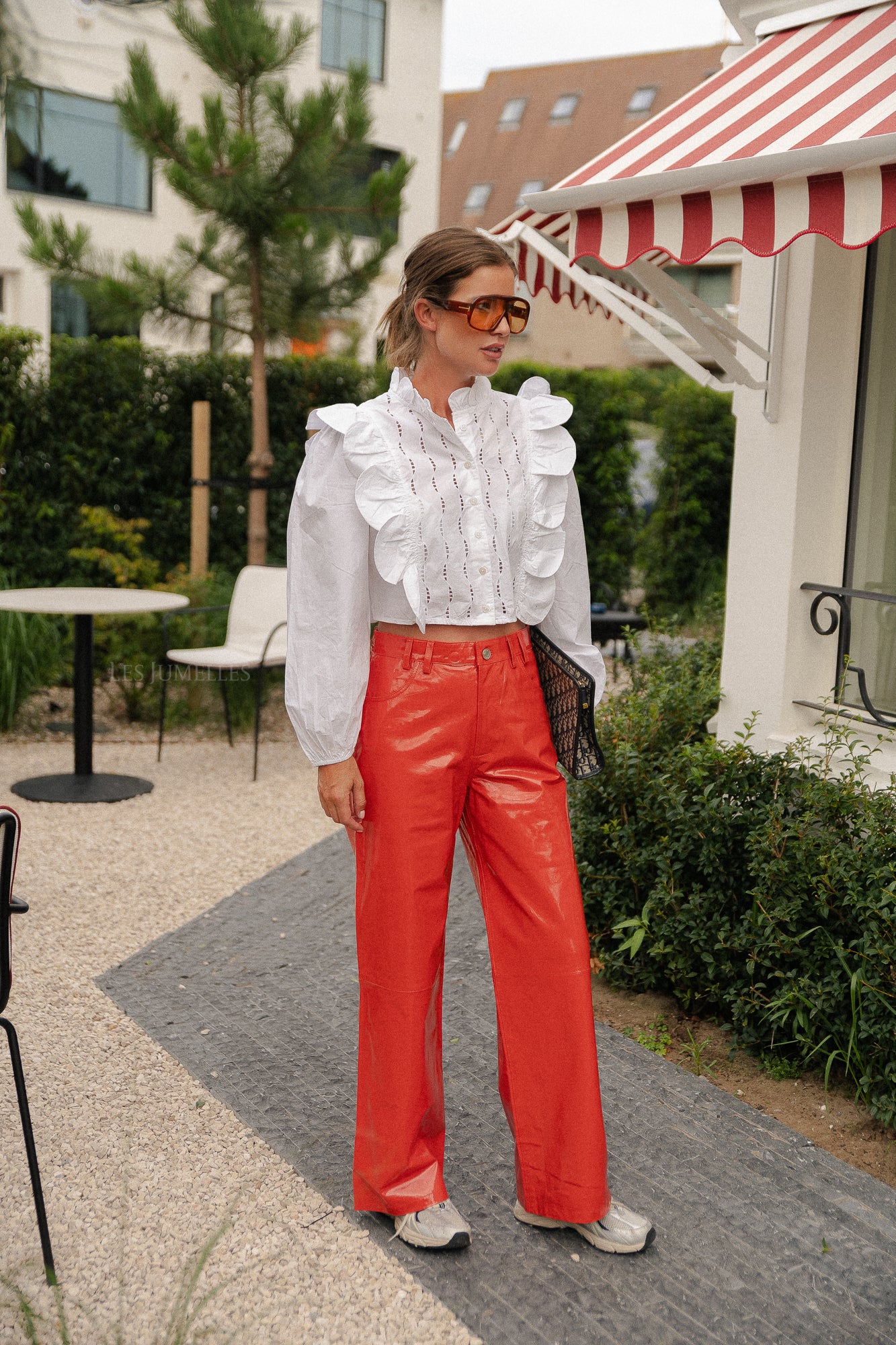 Blouse with scallops and embroideries white