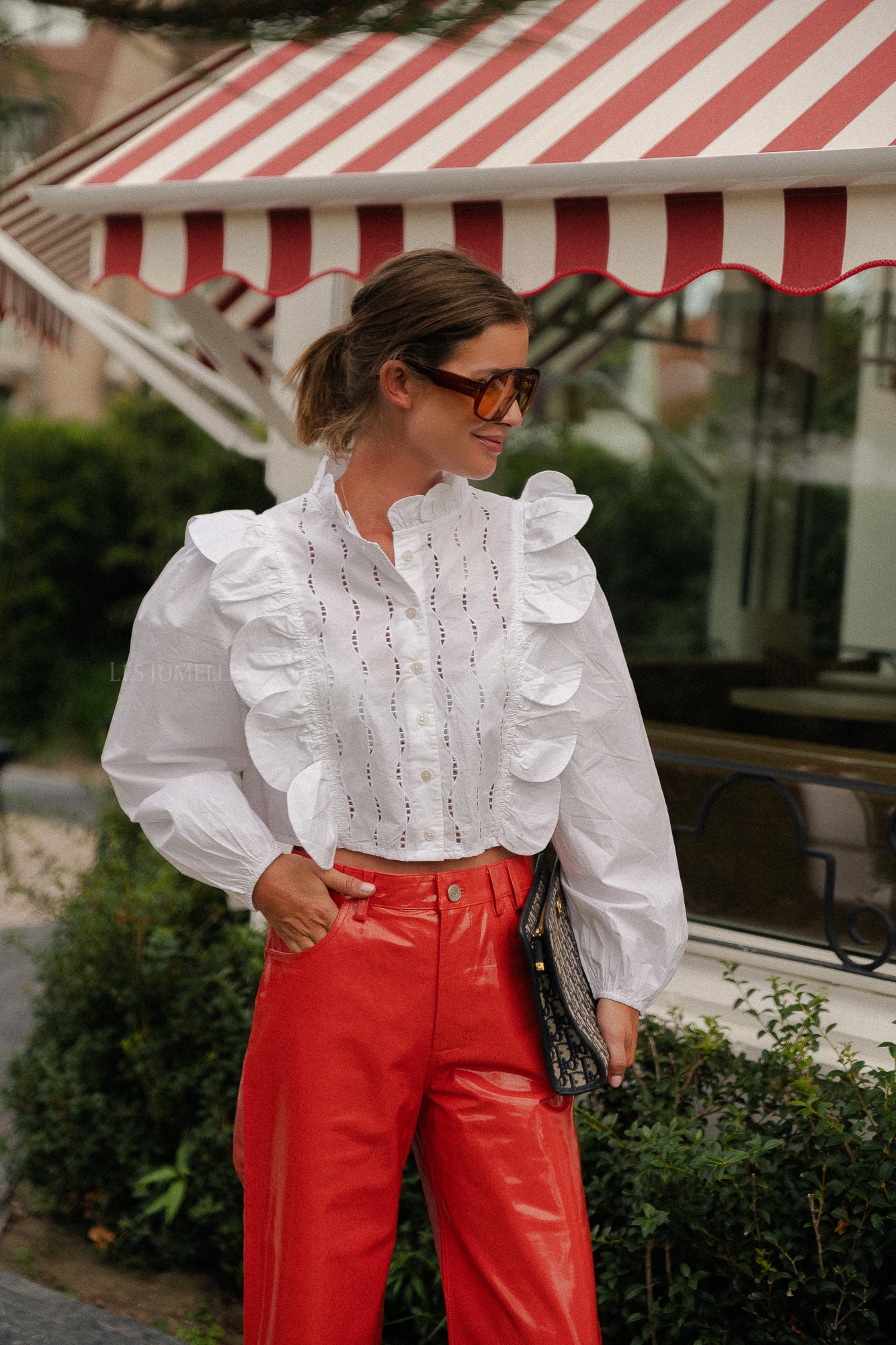 Blouse with scallops and embroideries white