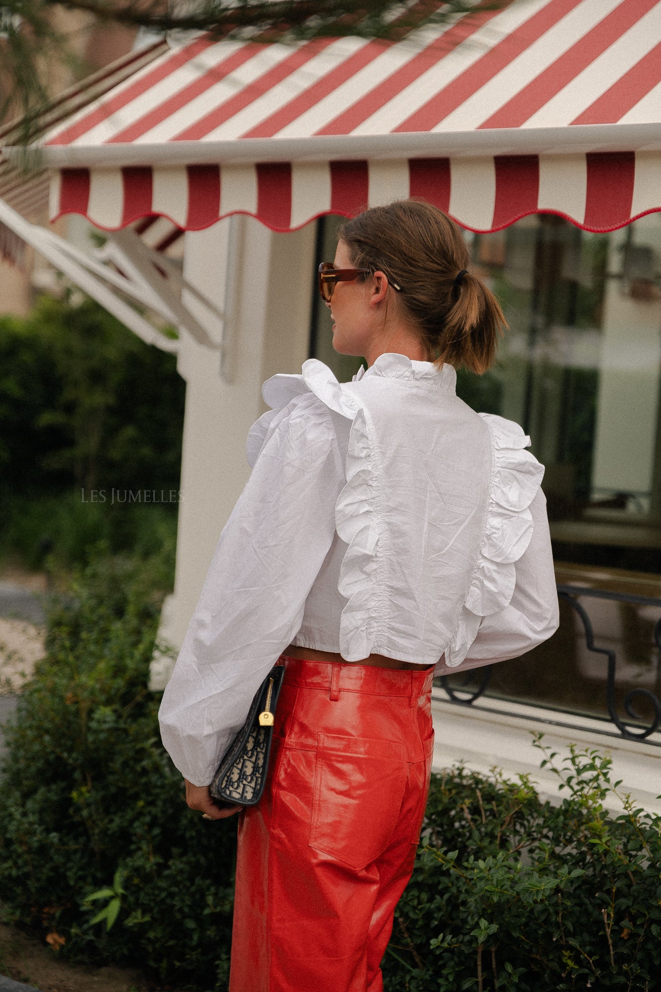 Blouse with scallops and embroideries white