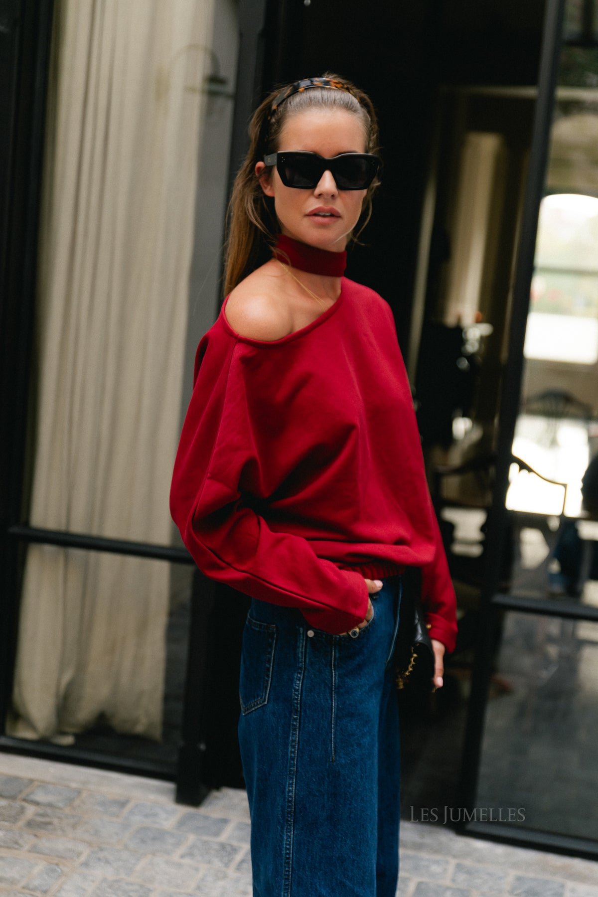 Ava LS open shoulder sweatshirt red dahlia