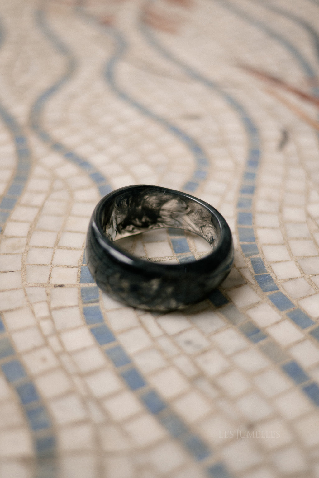 Acrylic bangle anthracite