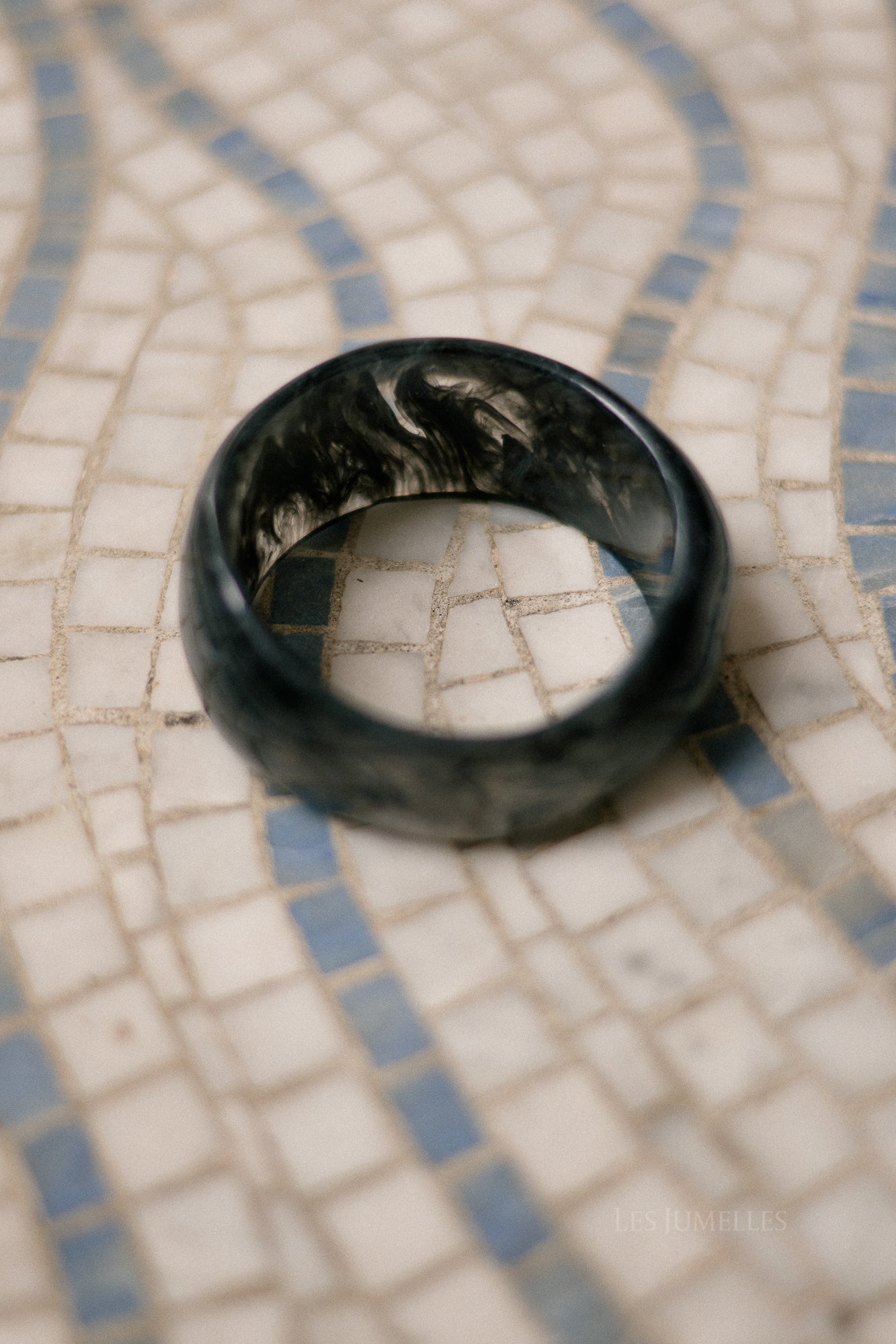 Acrylic bangle anthracite