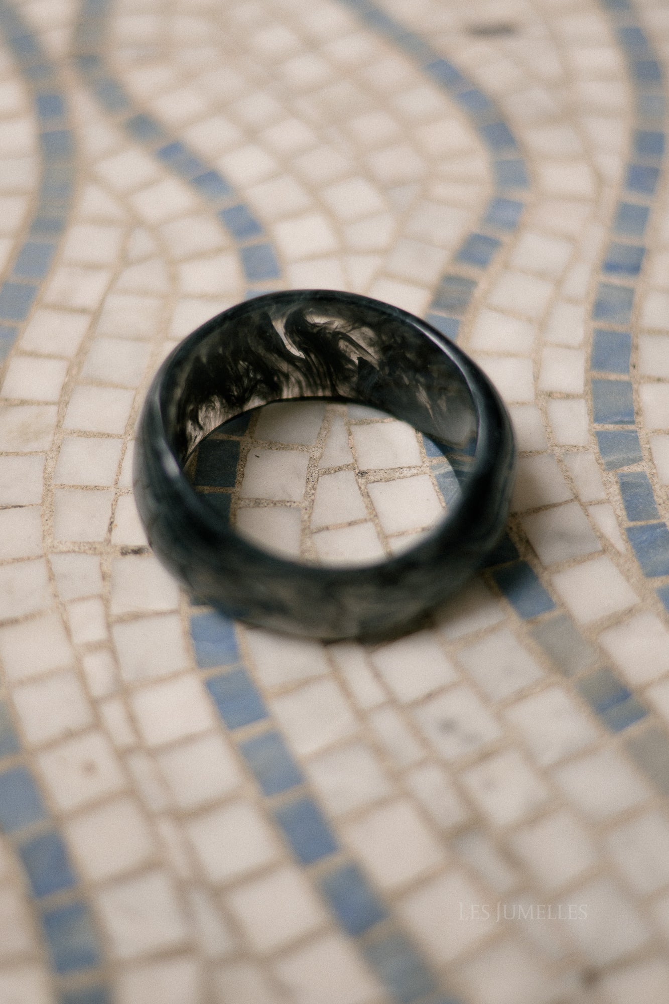 Acrylic bangle anthracite
