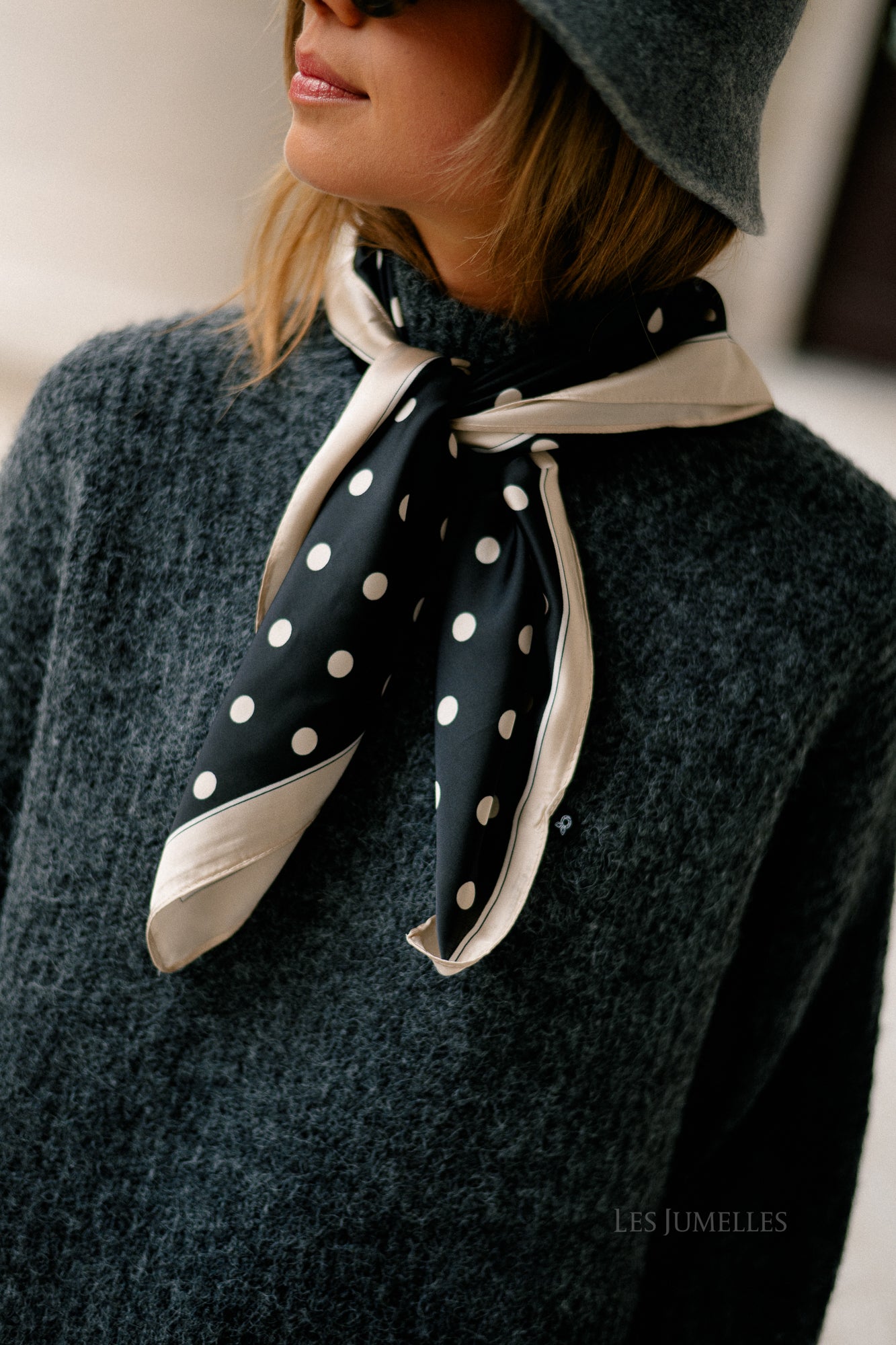 Polka dot scarf black