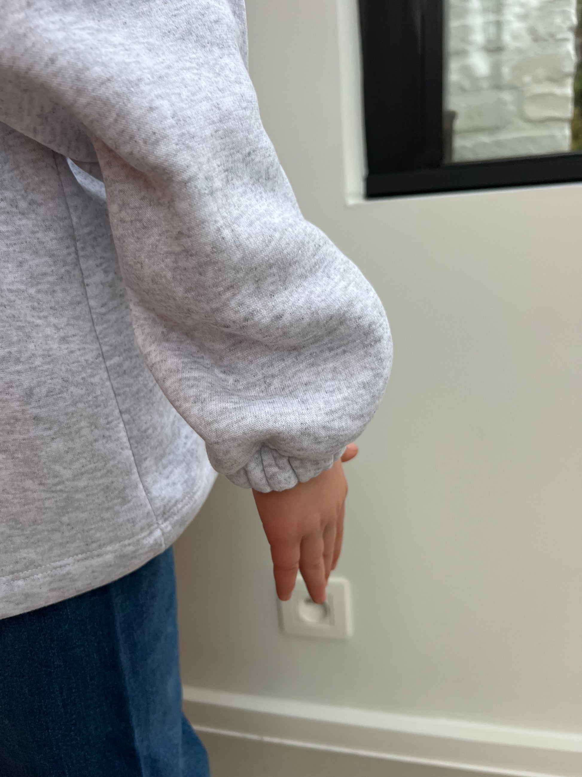 'Sister' sweater grey/red