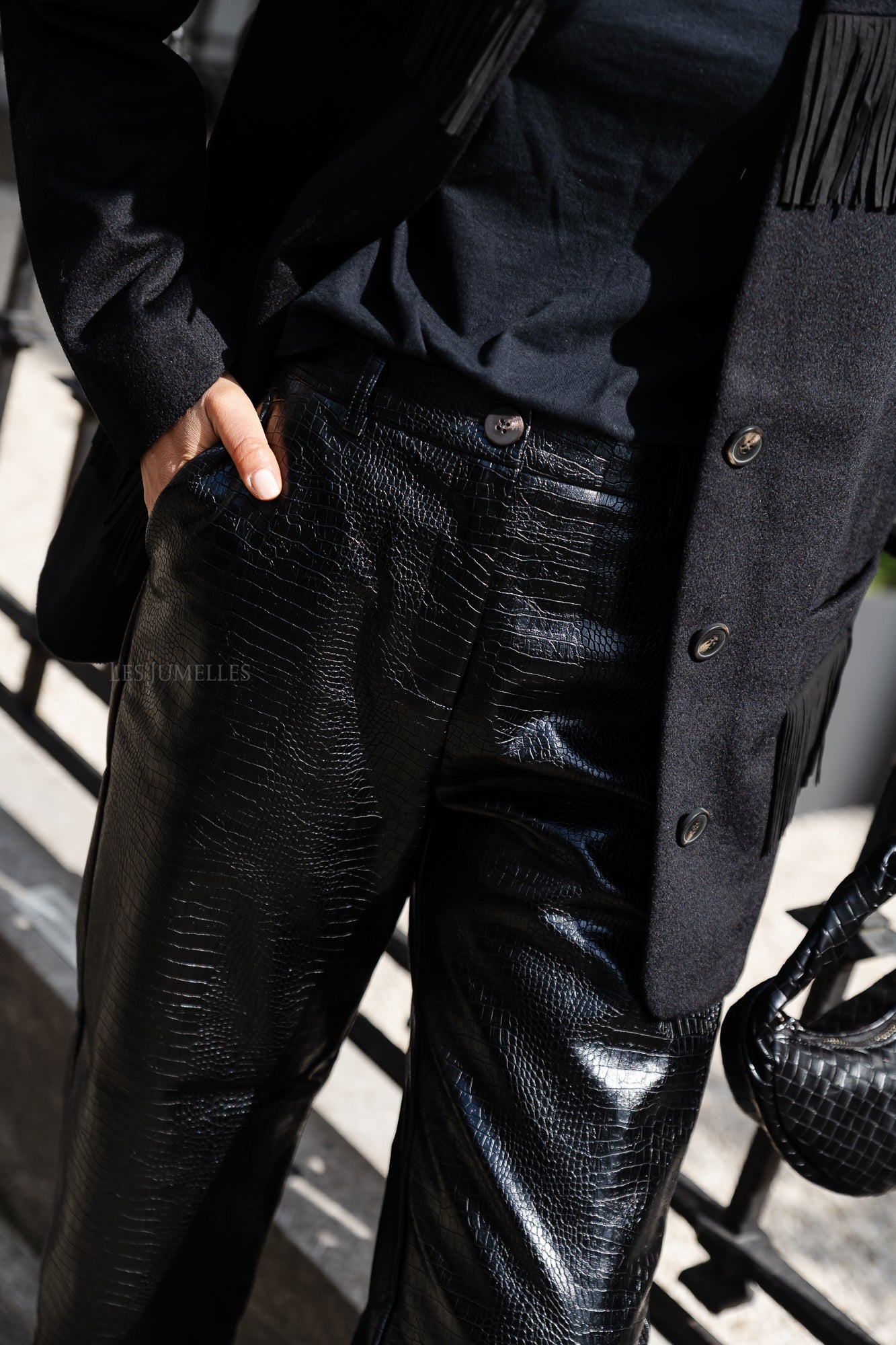 <tc>Vicroco 7/8 gecoate getailleerde broek zwart</tc>