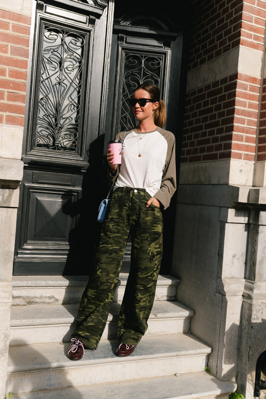 Kiki HW barrel jeans camouflage print