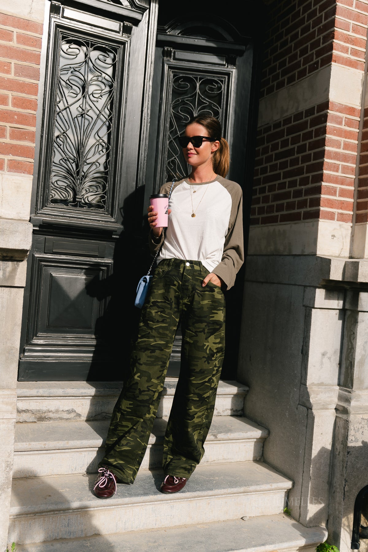 Kiki HW barrel jeans camouflage print