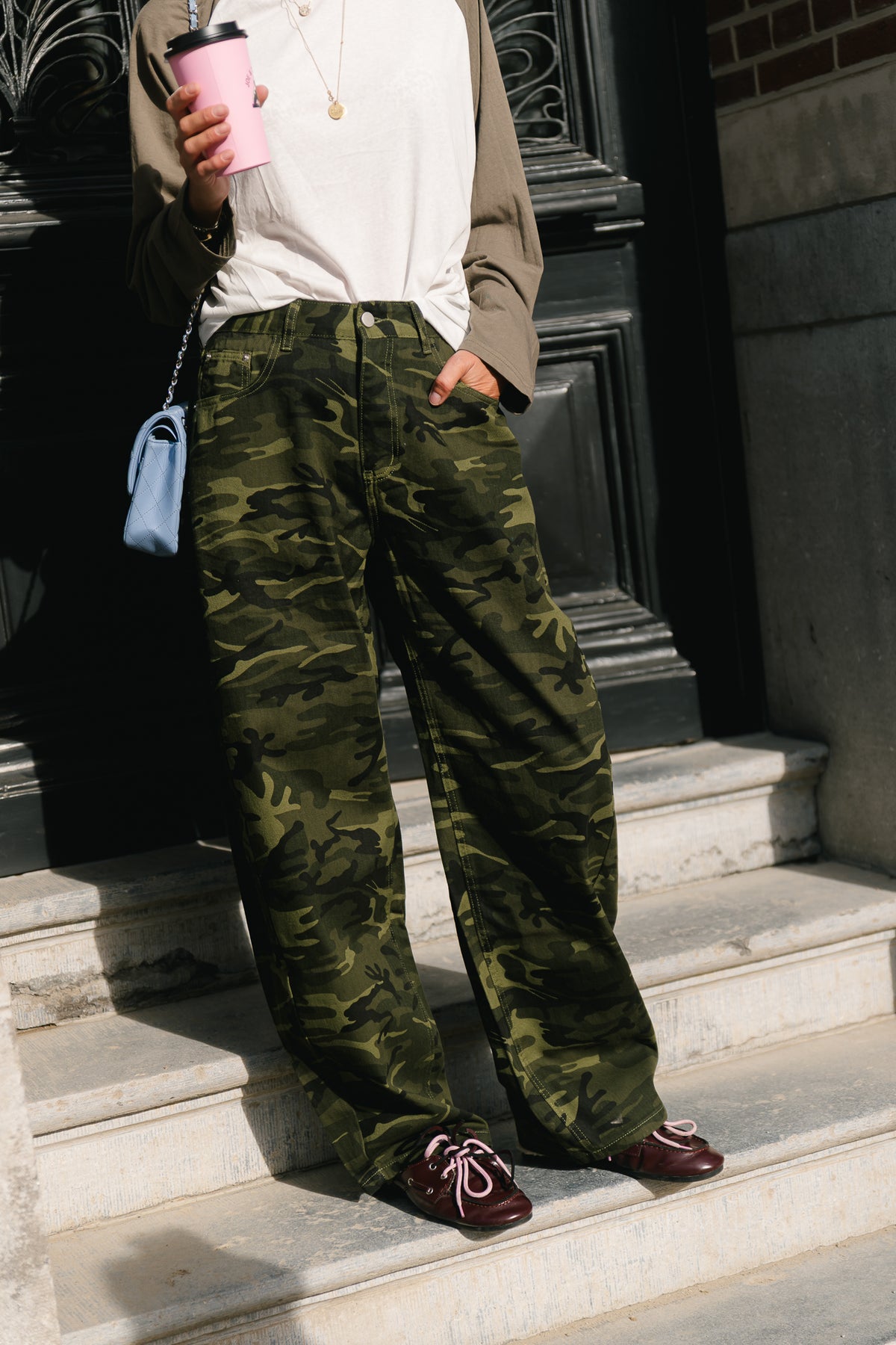 Kiki HW barrel jeans camouflage print