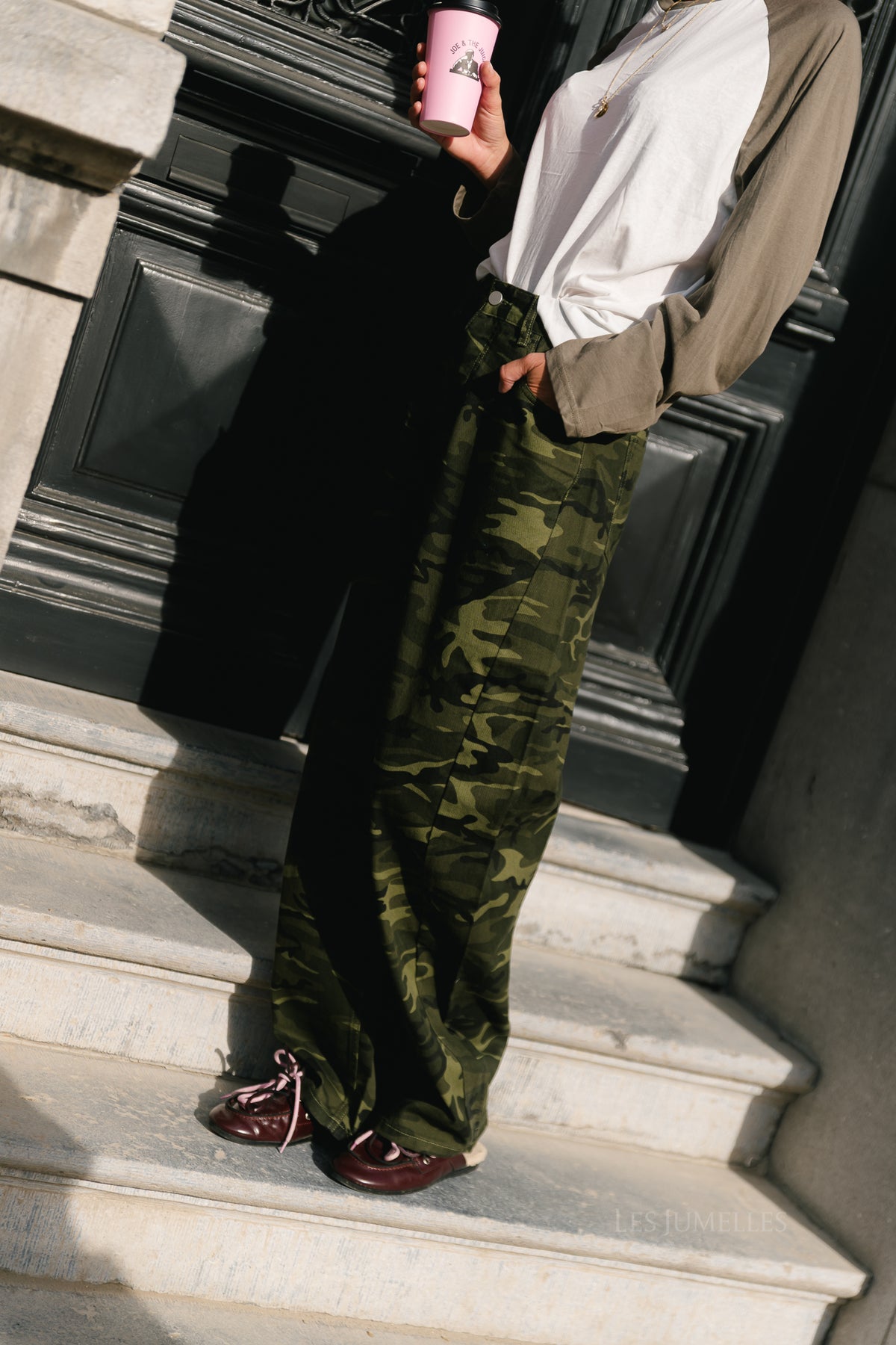 Kiki HW barrel jeans camouflage print