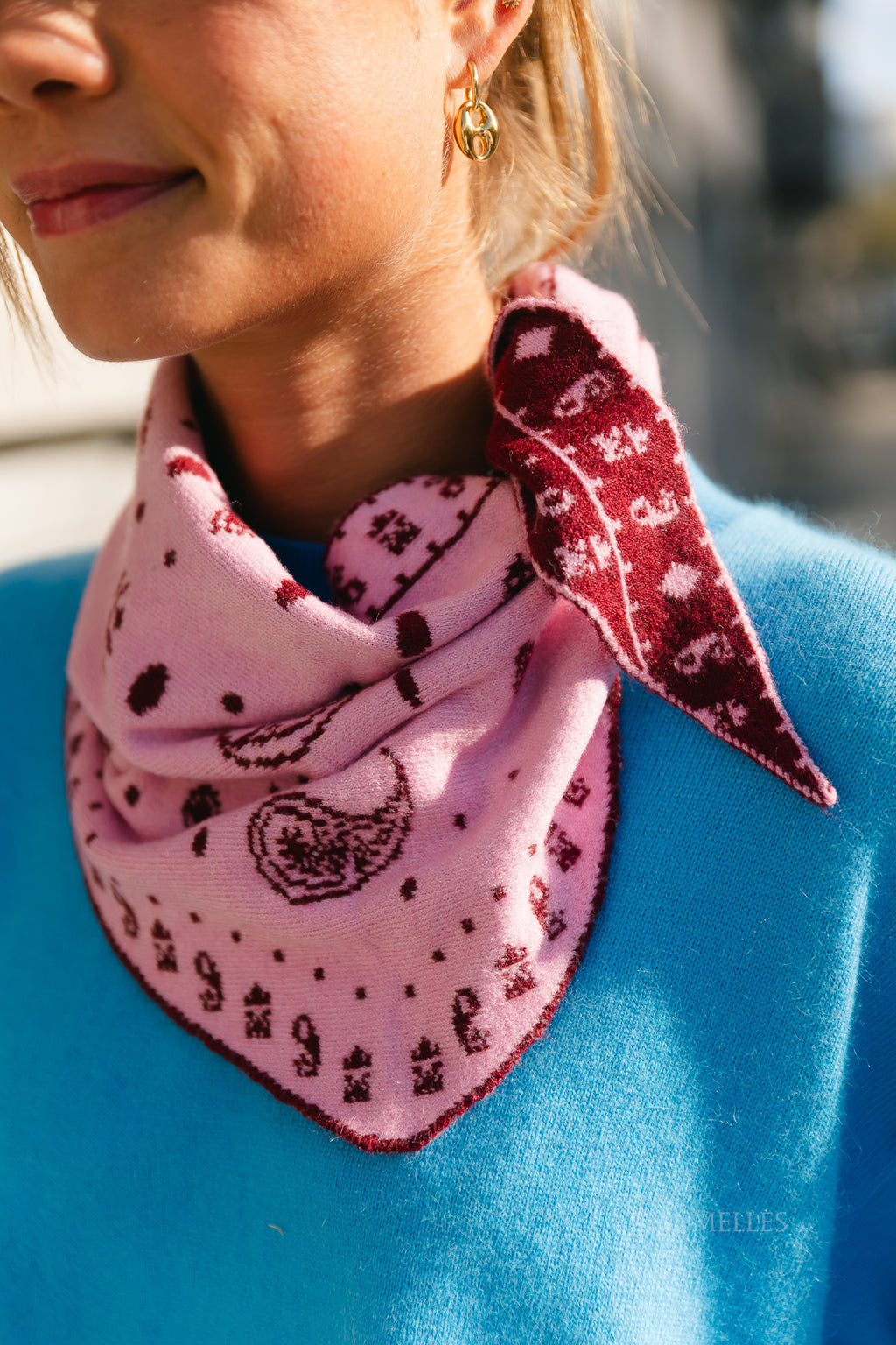 Paisley print triangle scarf burgundy/pink