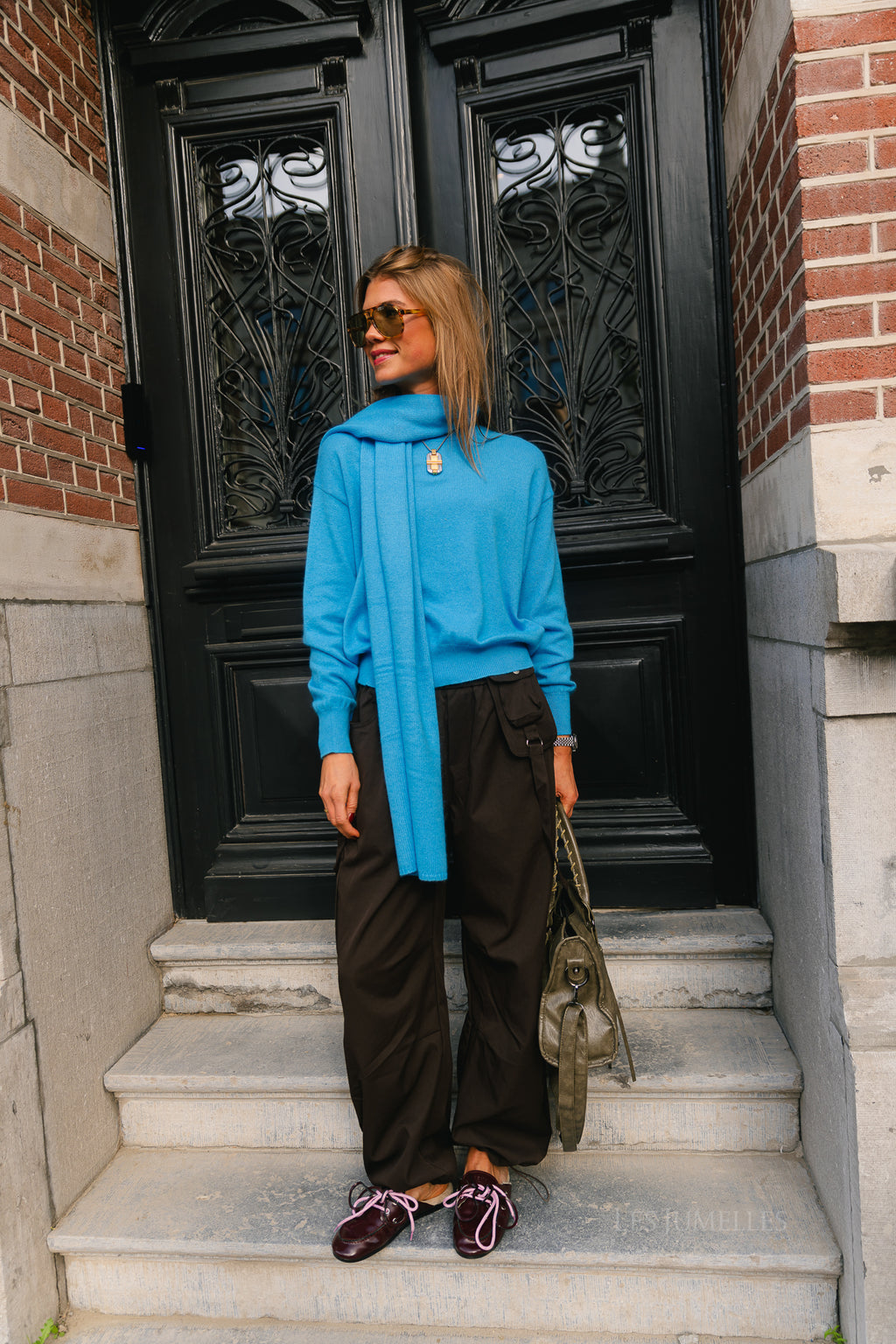 Mila knitted scarf vivid blue