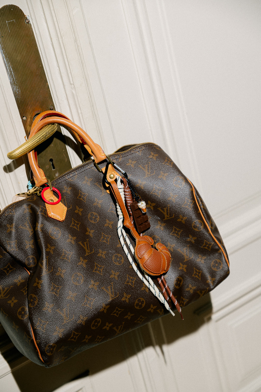 Croissant/chocolate bar keychain camel