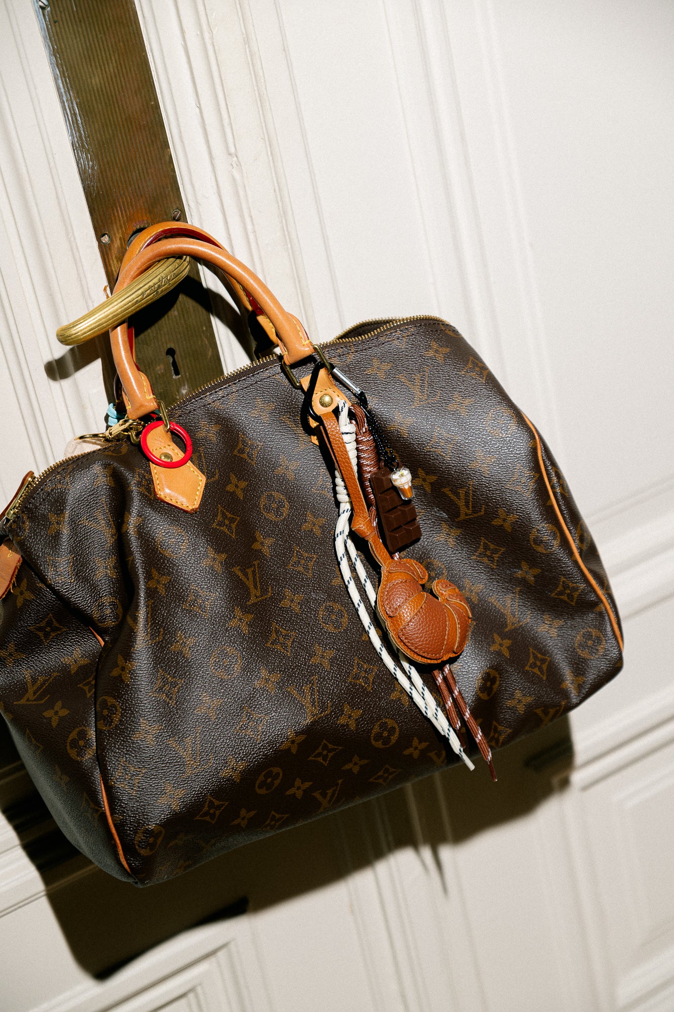 Croissant/chocolate bar keychain camel