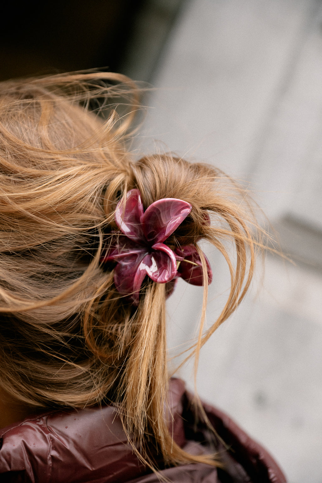 Flower hairclip burgundy mother of pearl