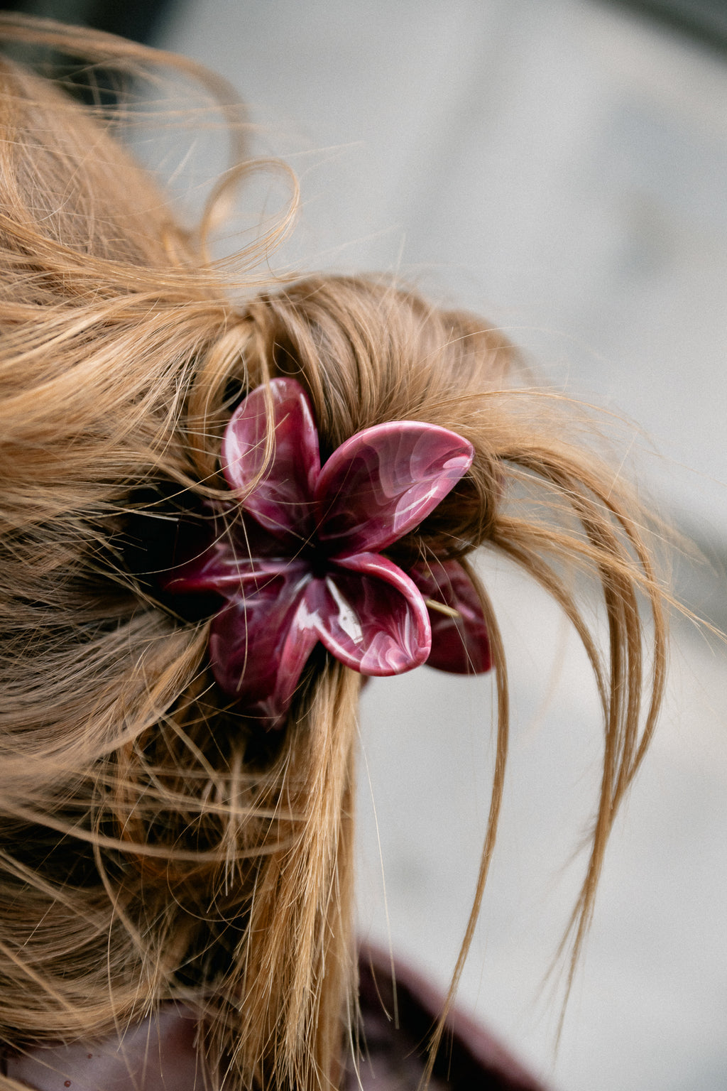 Flower hairclip burgundy mother of pearl