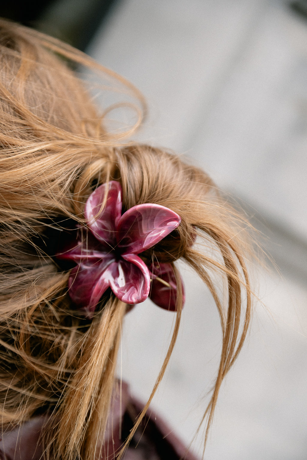Flower hairclip burgundy mother of pearl