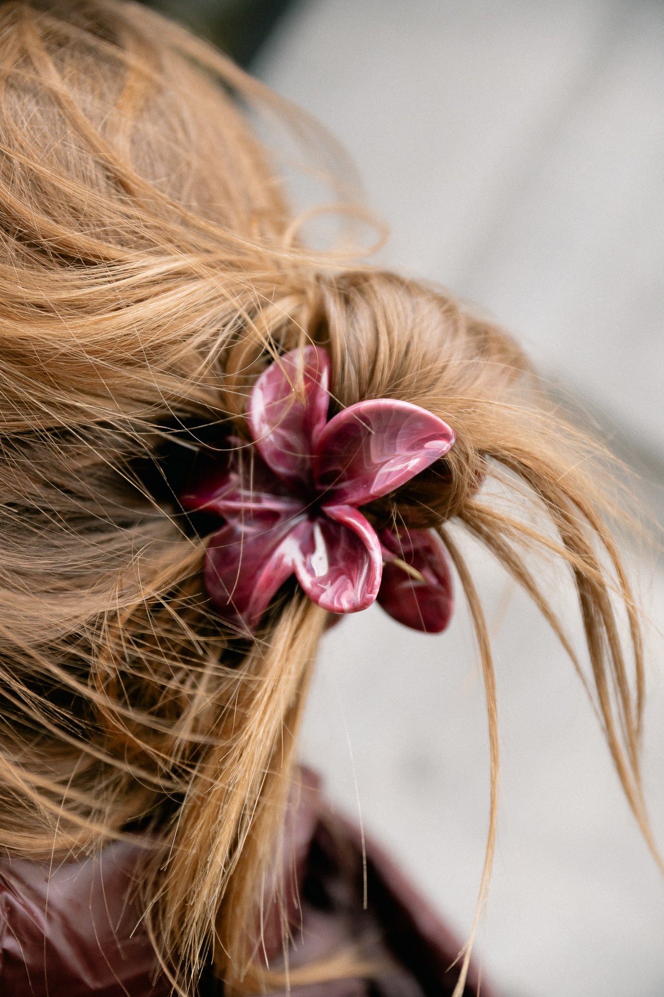 Flower hairclip burgundy mother of pearl