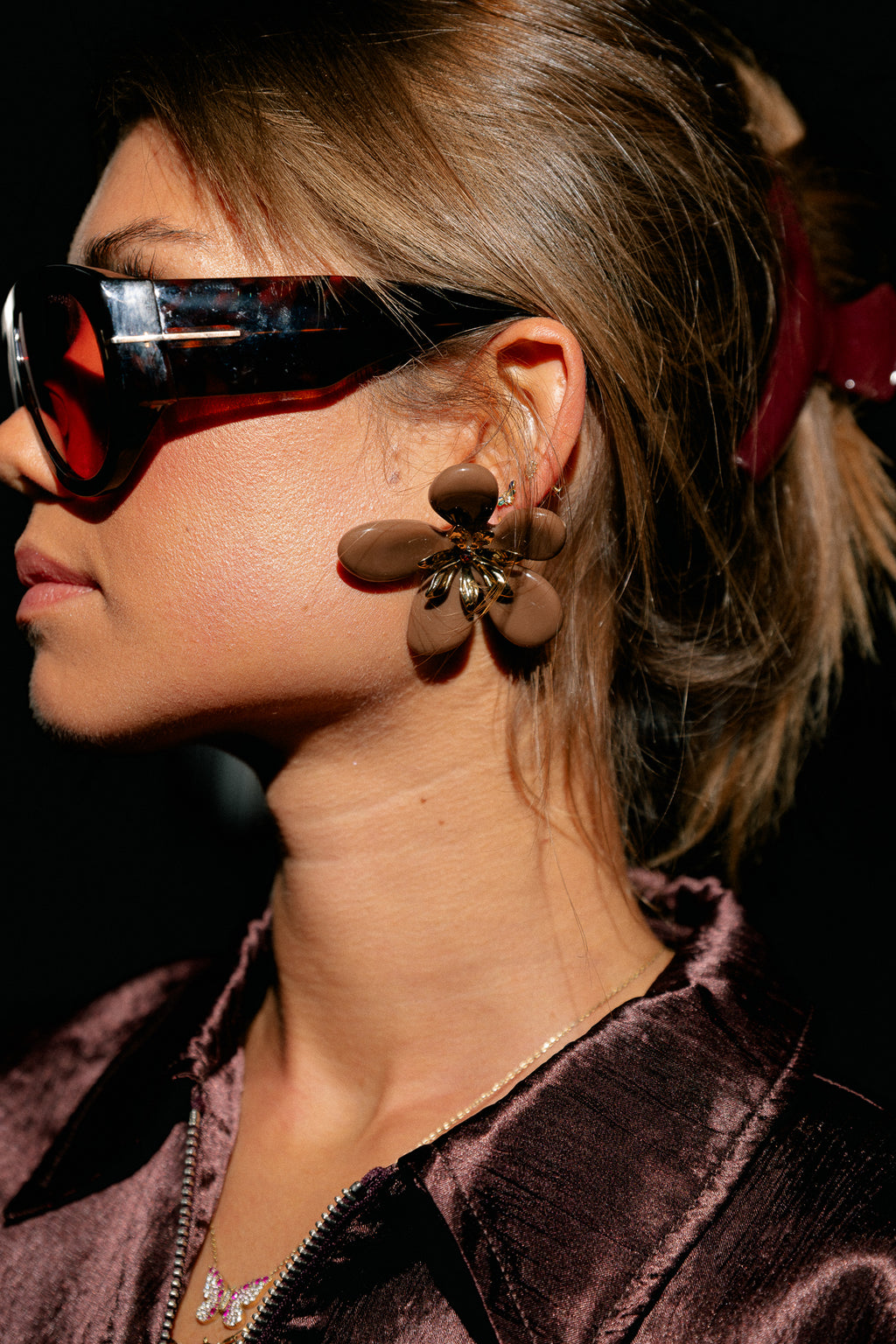 Big flower earrings brown