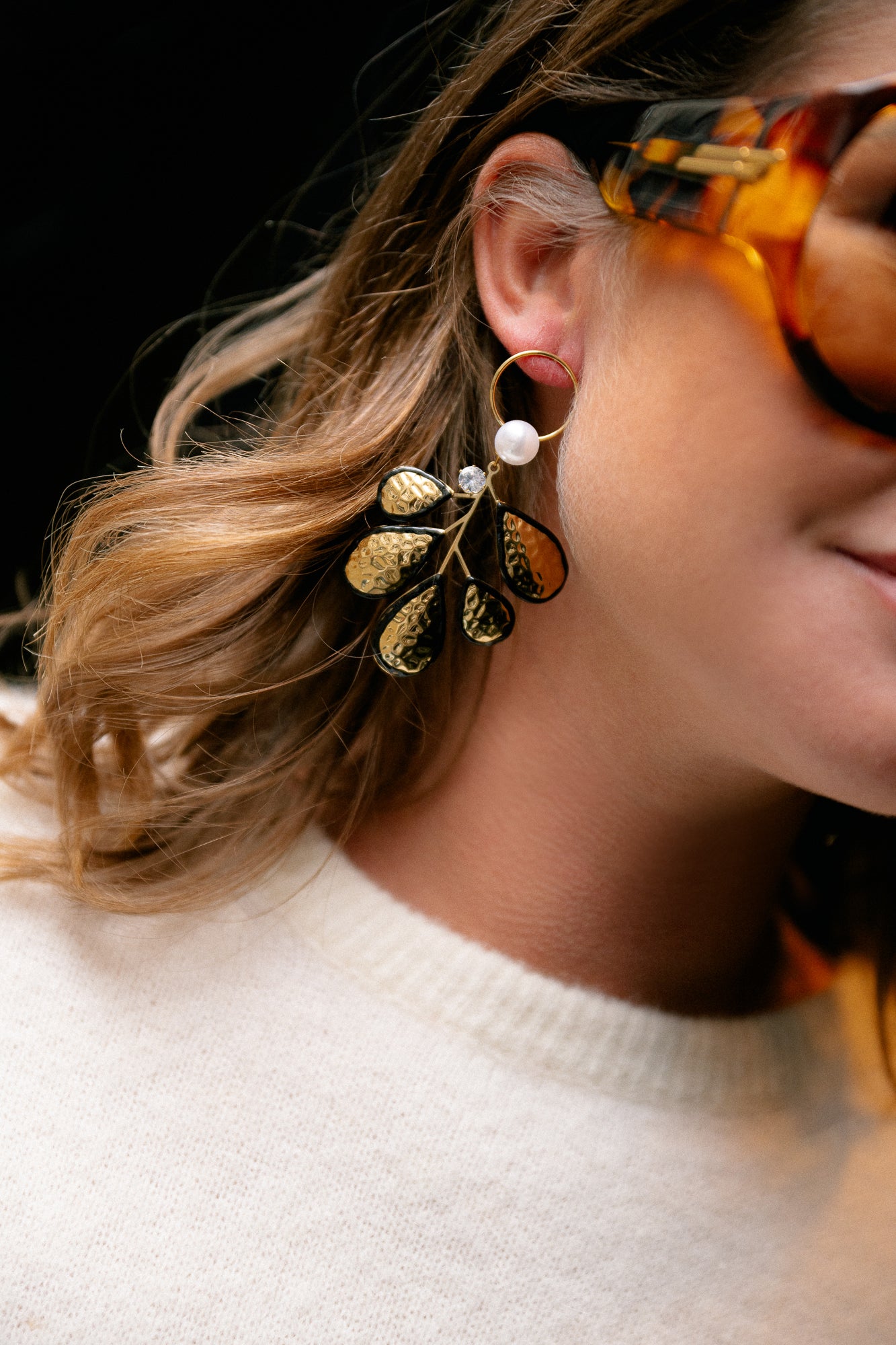 Leaf earrings gold