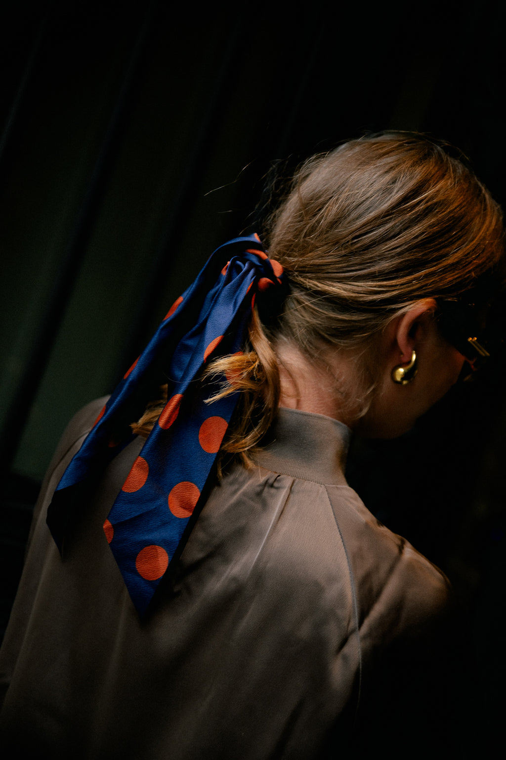 Polka dot hair ribbon navy/camel