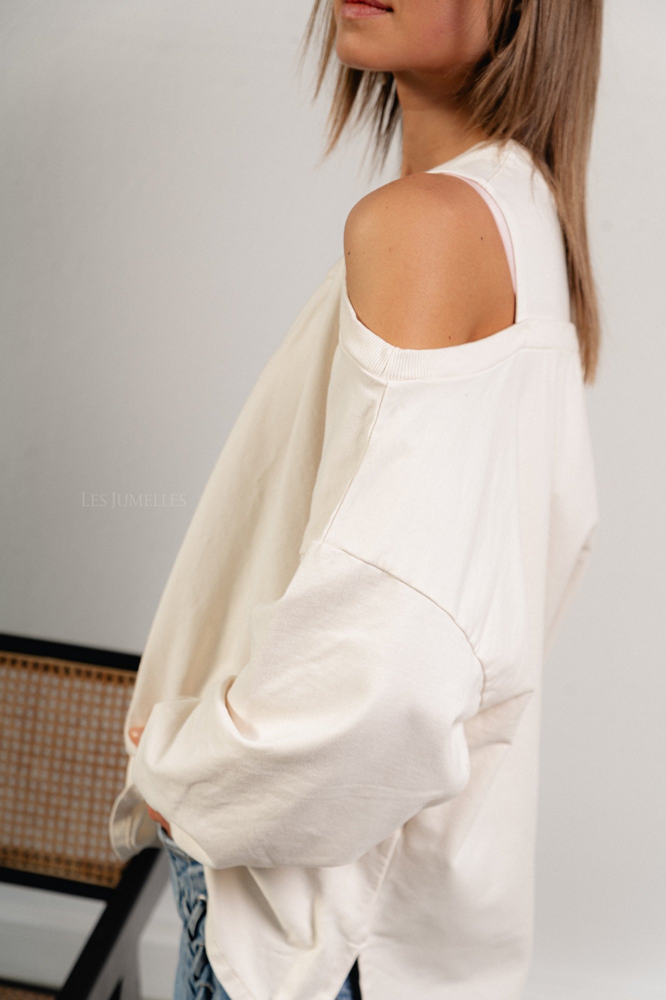 Luna off shoulder sweatshirt ecru