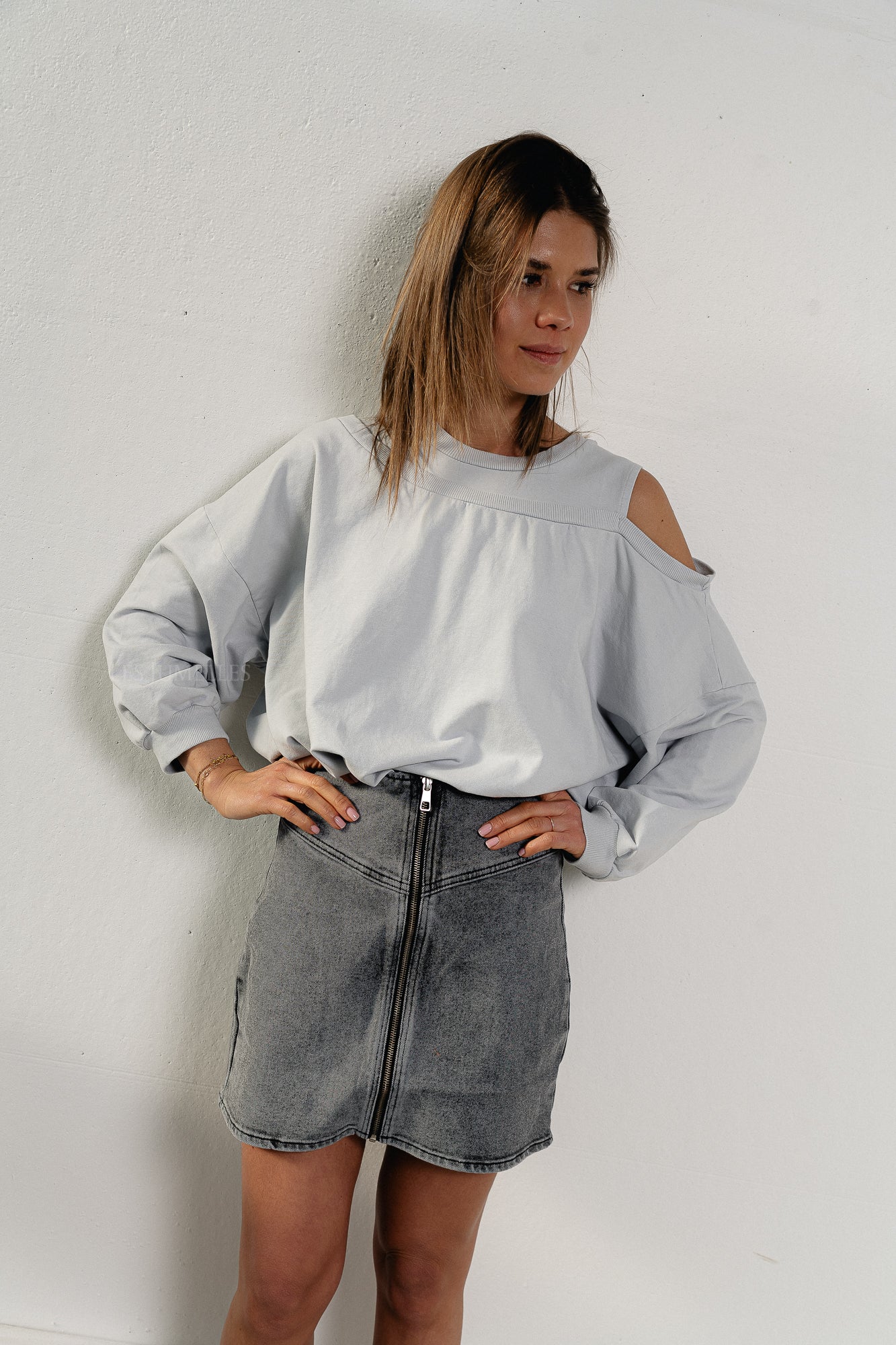 Luna off shoulder sweatshirt light grey