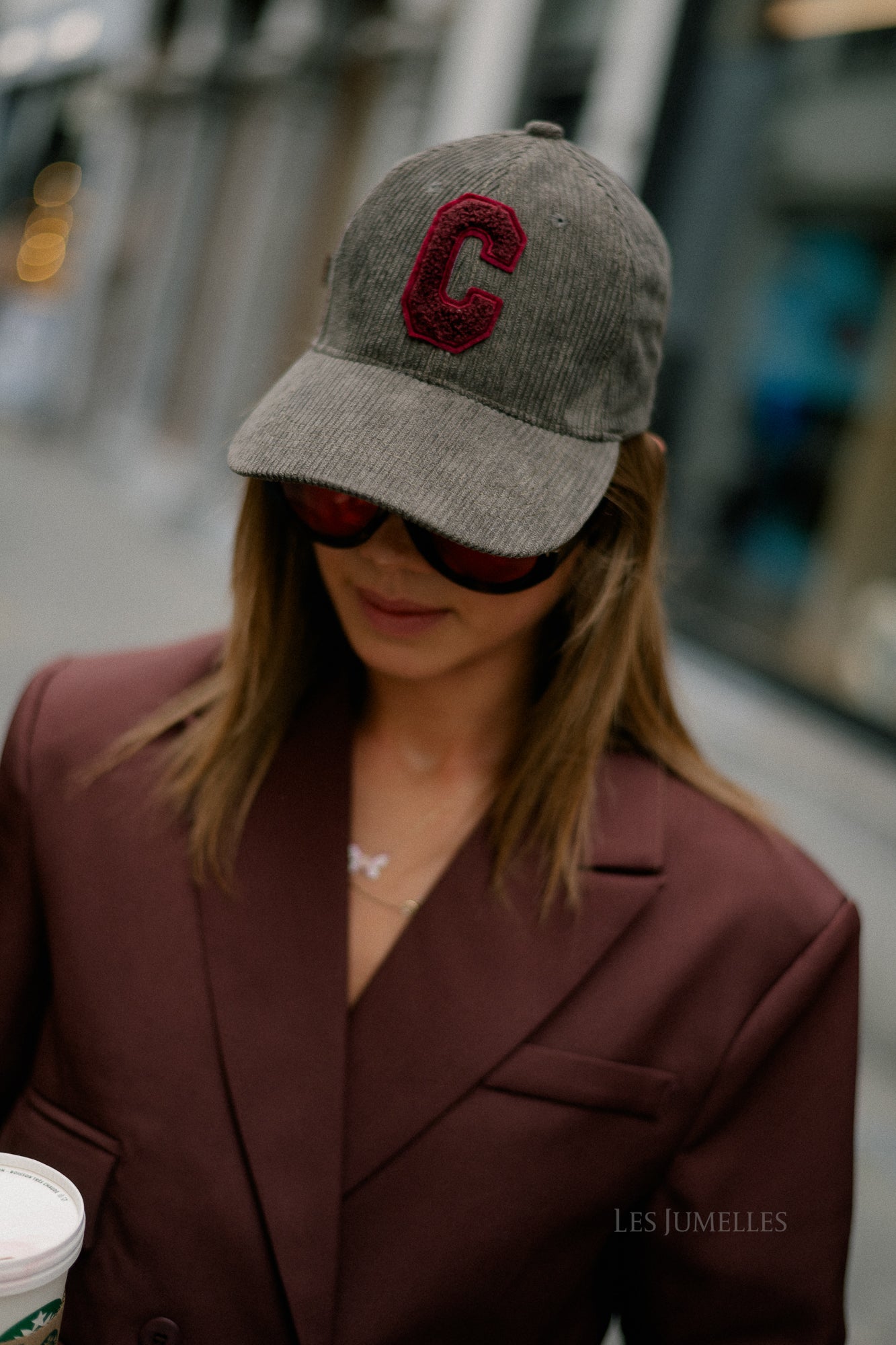 'C' Cap Samt Taupe/Burgundy