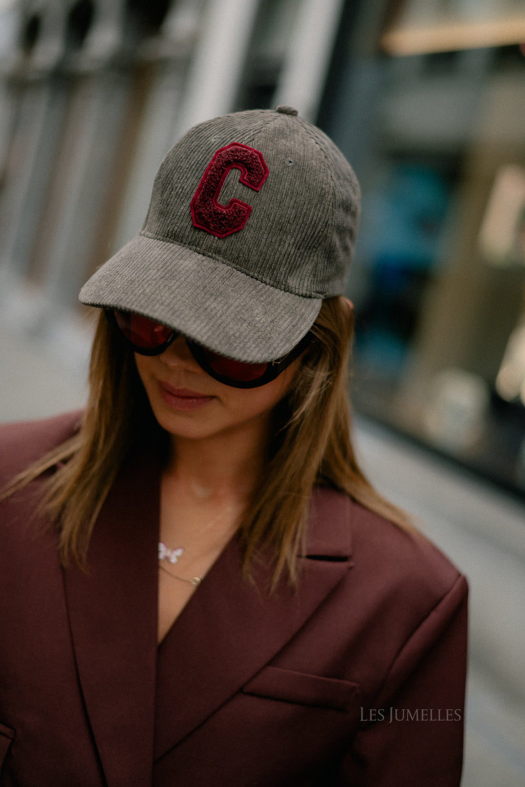 'C' Cap Samt Taupe/Burgundy