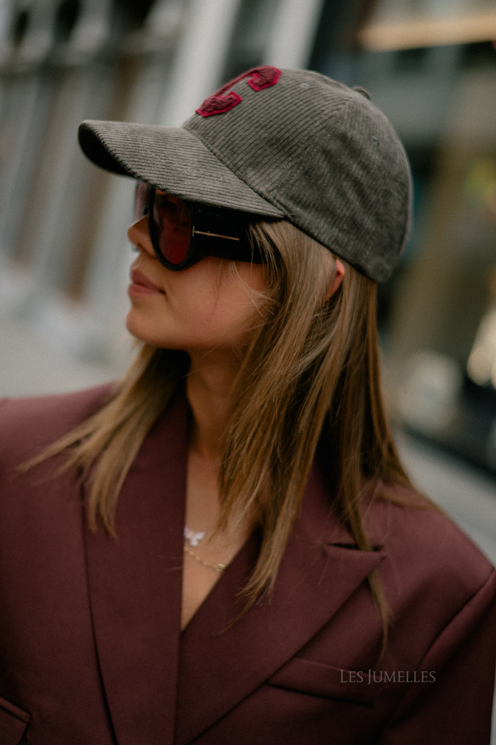 'C' Cap Samt Taupe/Burgundy