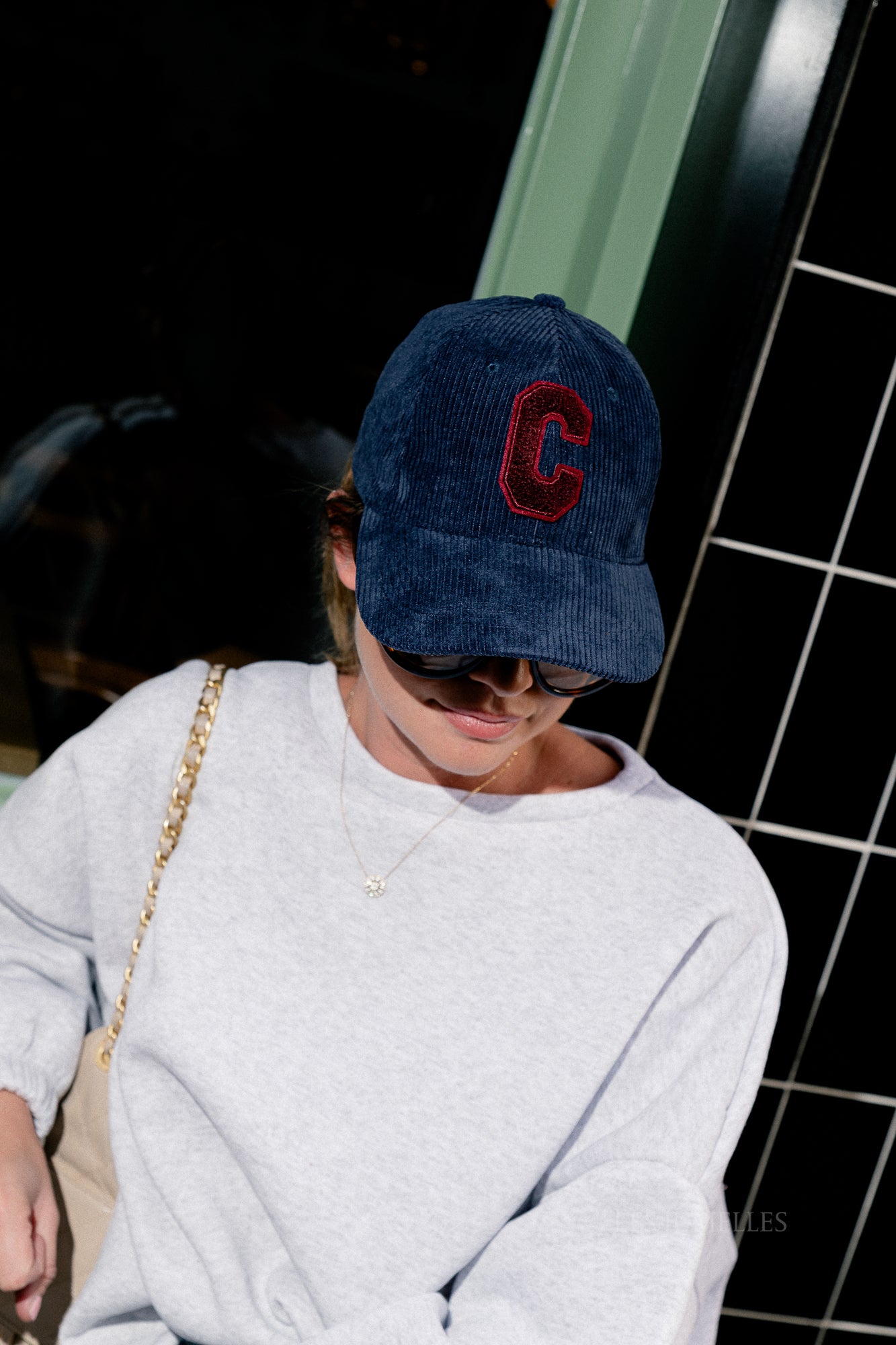 Casquette 'C' velours bleu marine