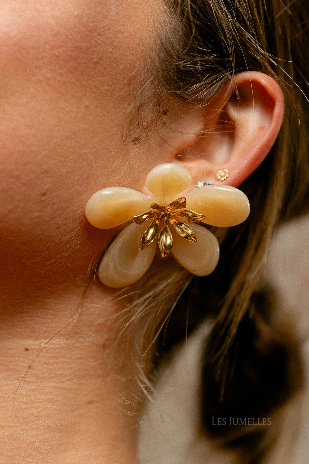 Große Blumenohrringe Beige