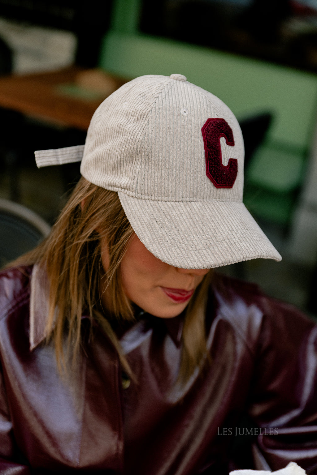 'C' Cap Samt Sand/Burgundy