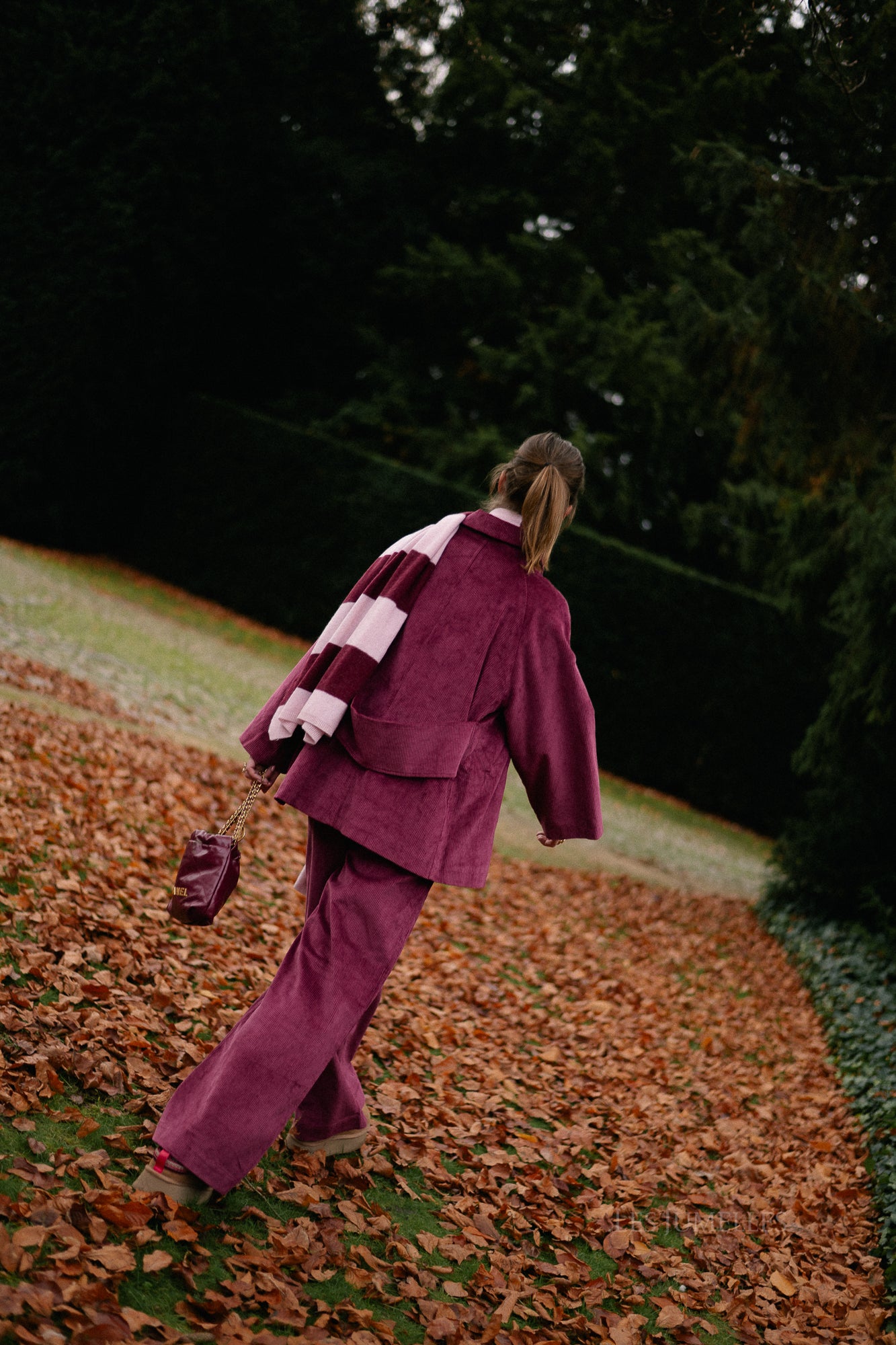 Pantalon large en velours Norma aubergine