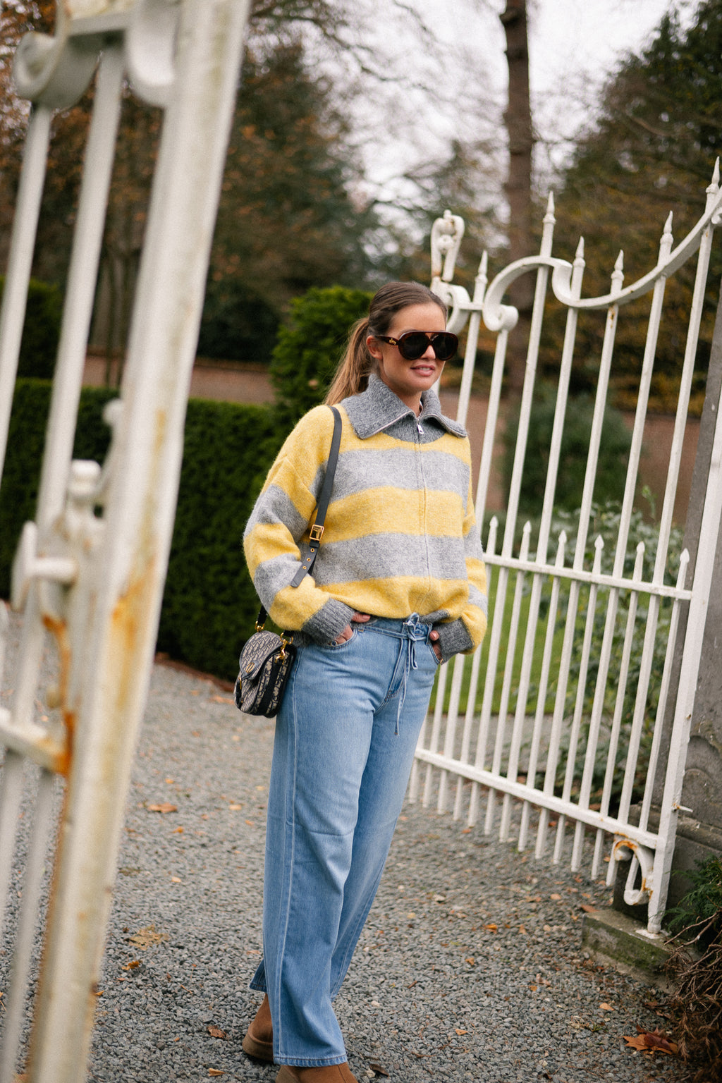 Astrid gestreifter Pullover in Grau/Gelb