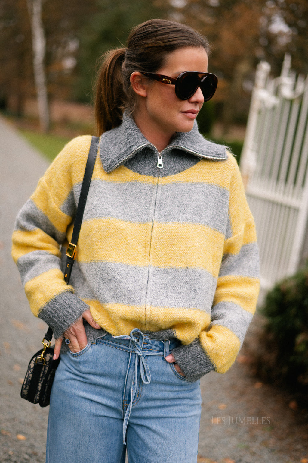 Astrid gestreifter Pullover in Grau/Gelb