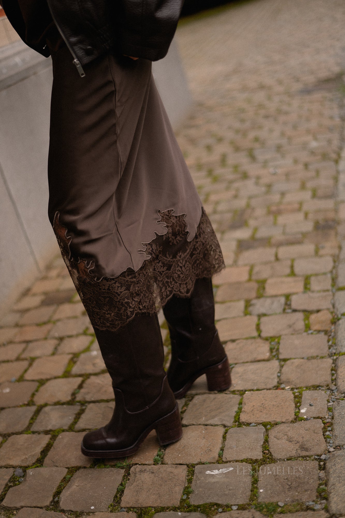 Visabel HW midi rok hot chocolate met kantdetail