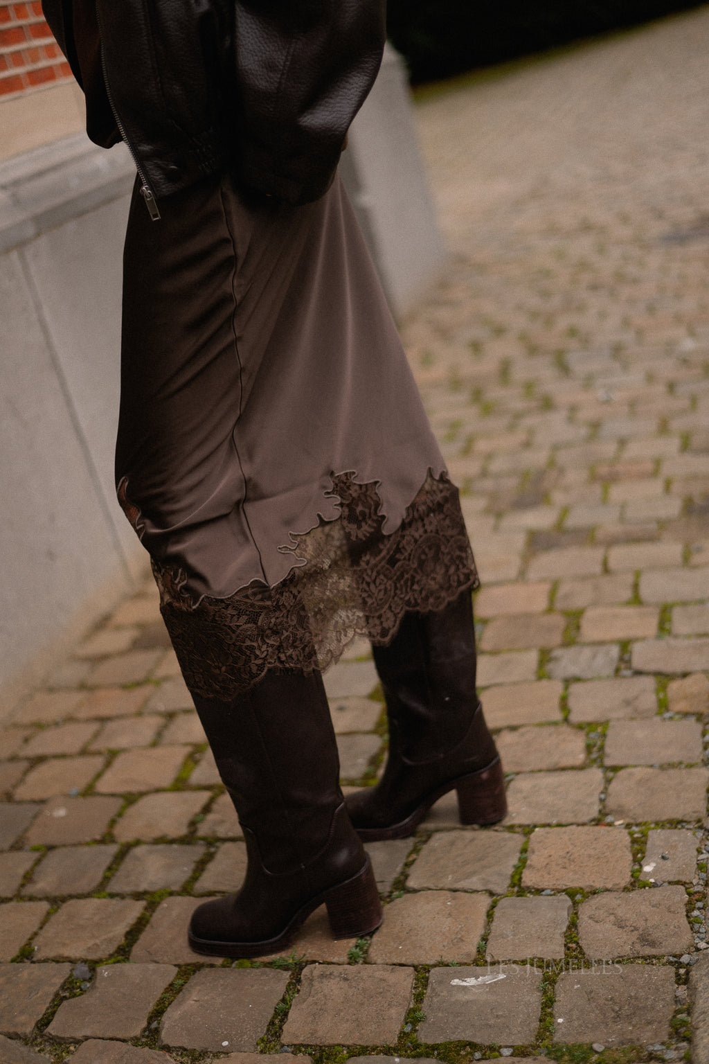 Visabel HW midi rok hot chocolate met kantdetail