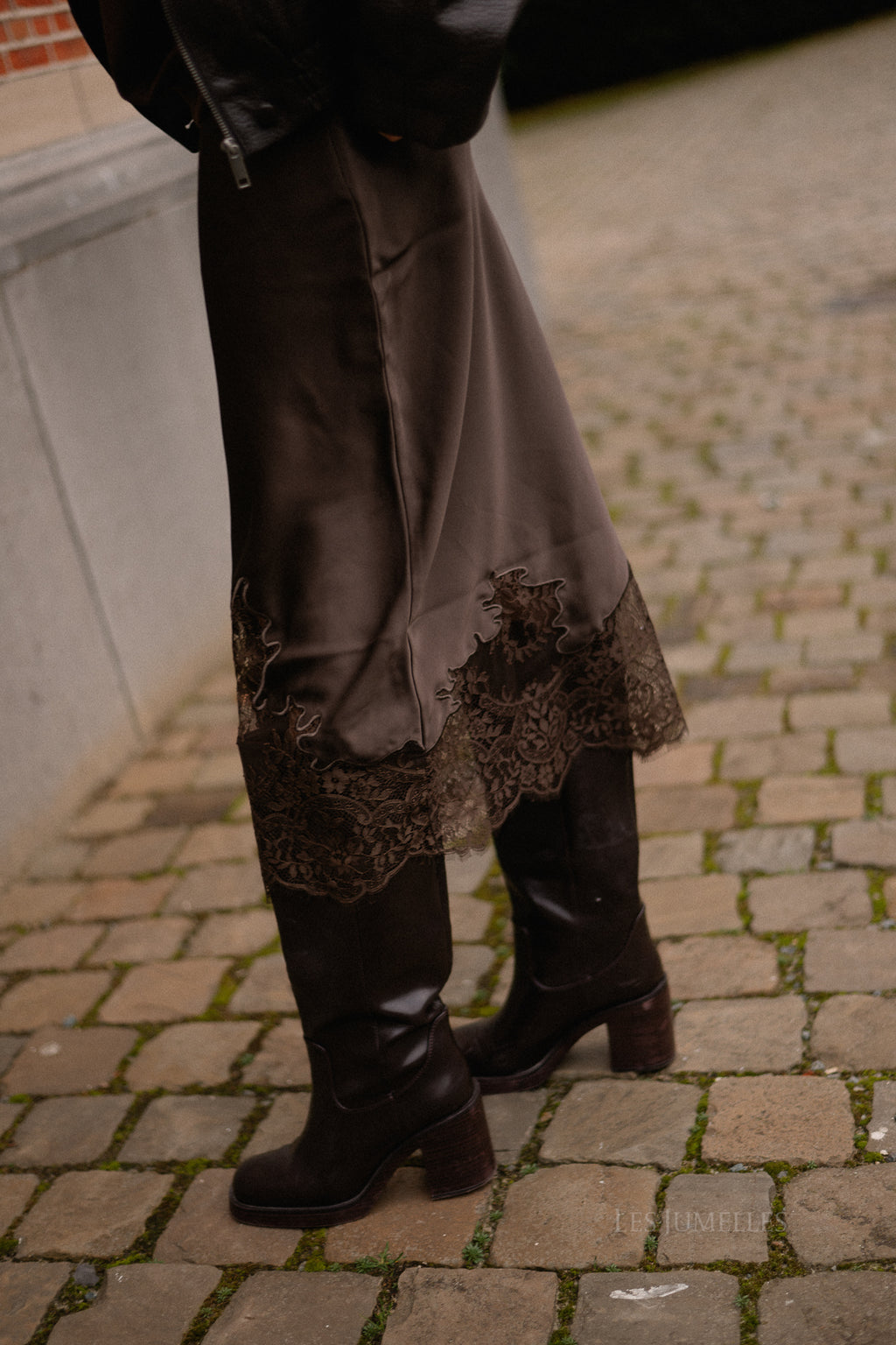 Visabel HW midi rok hot chocolate met kantdetail