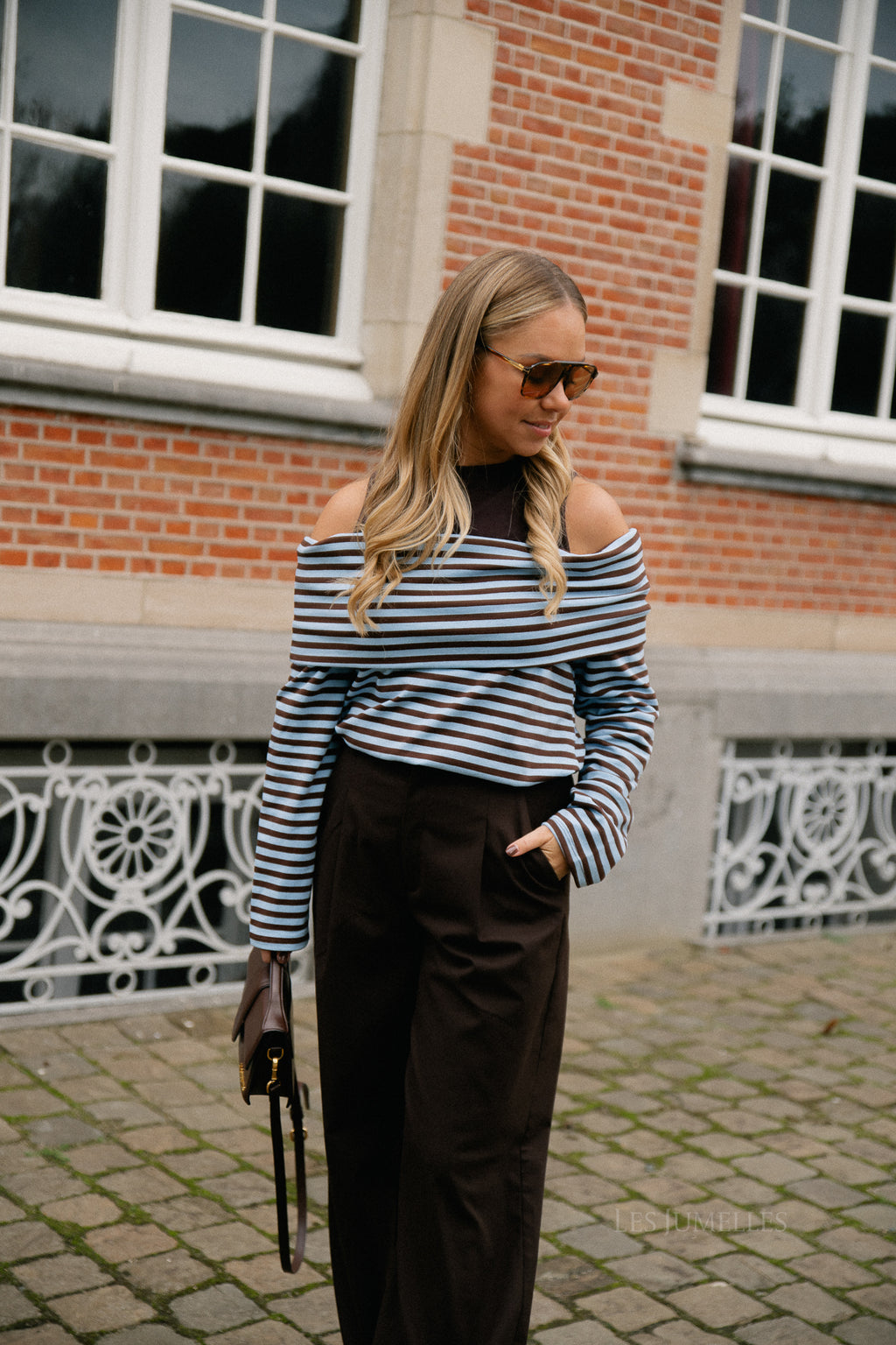 Marley Off-Shoulder-Streifenshirt in Hot Chocolate/Hellblau