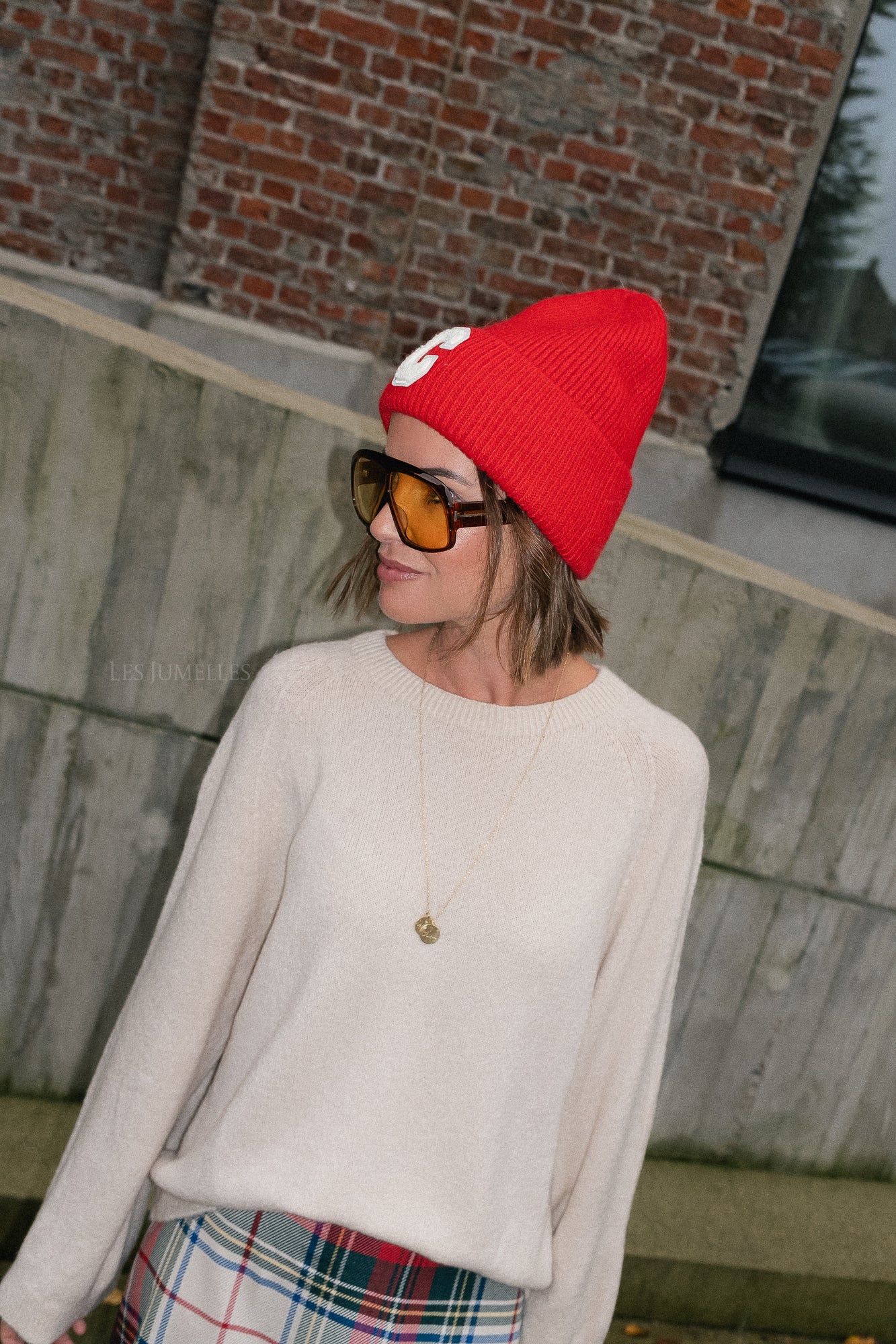 'C' beanie red