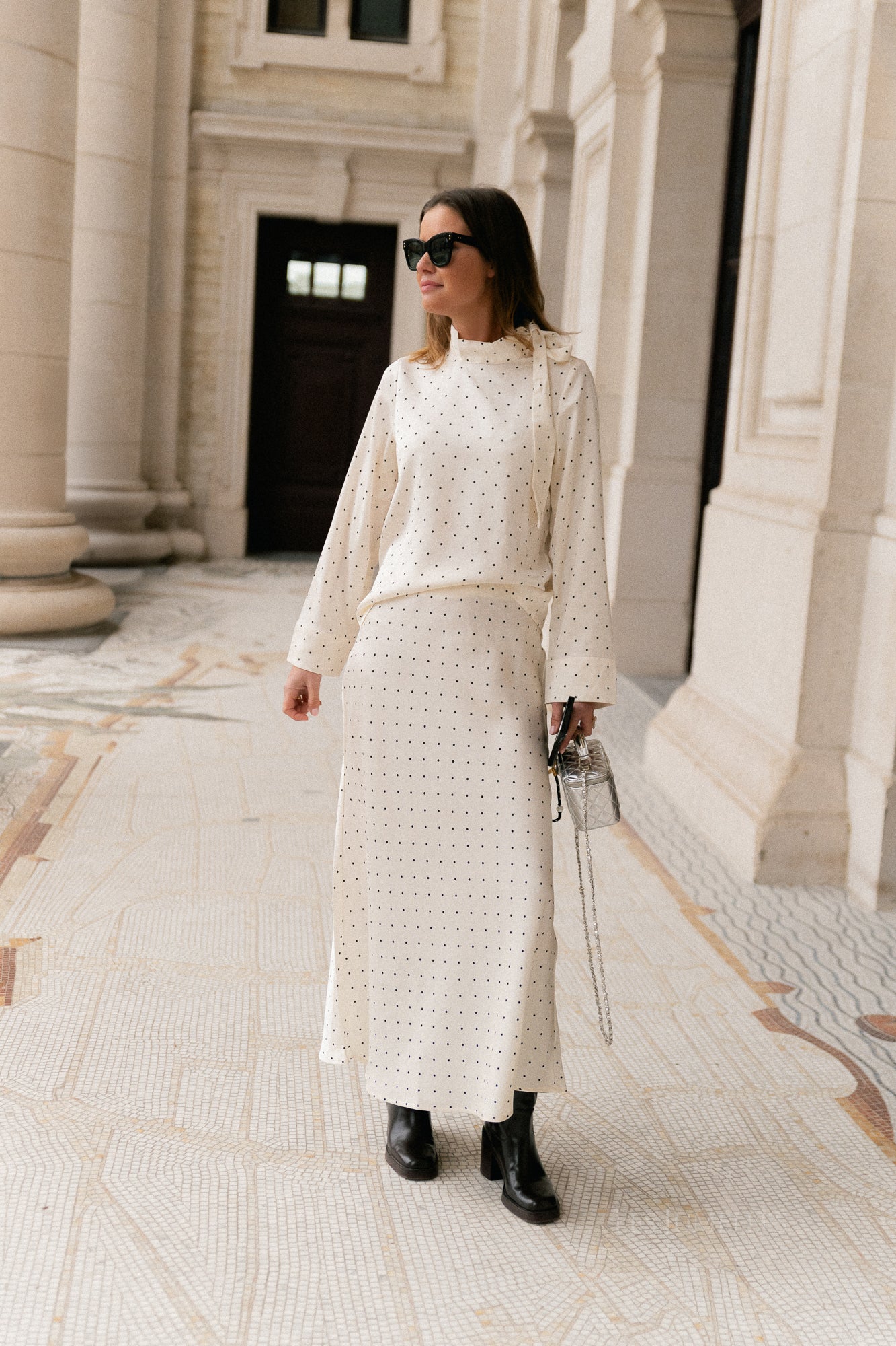 VIFadia LS bow top cloud dancer/black dots