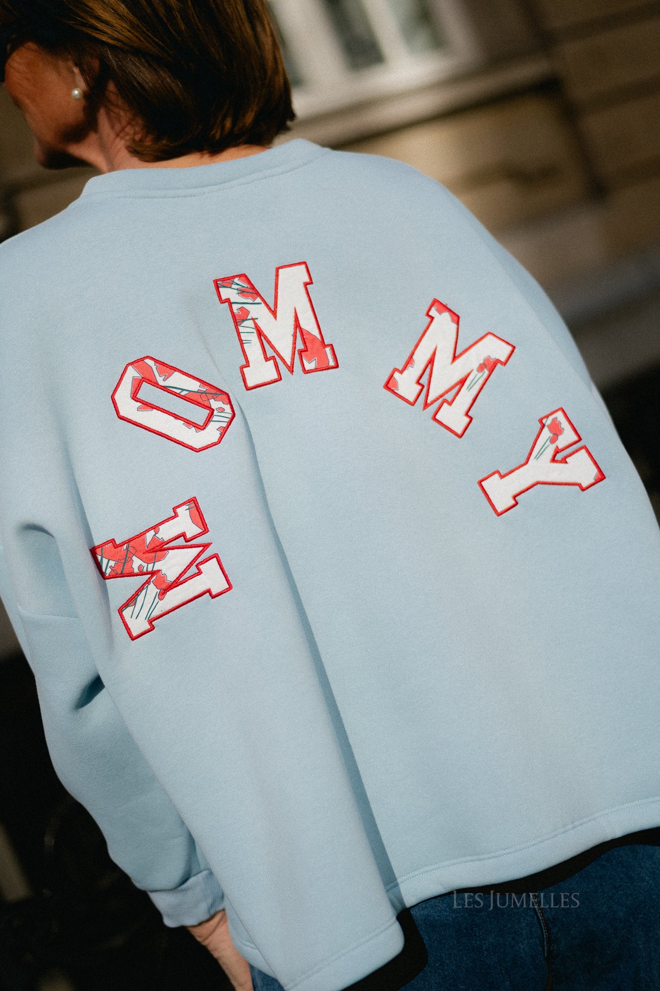 Embroidered MOMMY sweater - baby blue/viola print