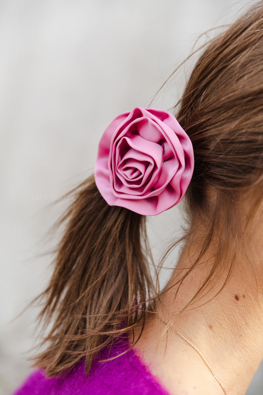 Les Jumelles Élastique à cheveux fleur en satin rose vif