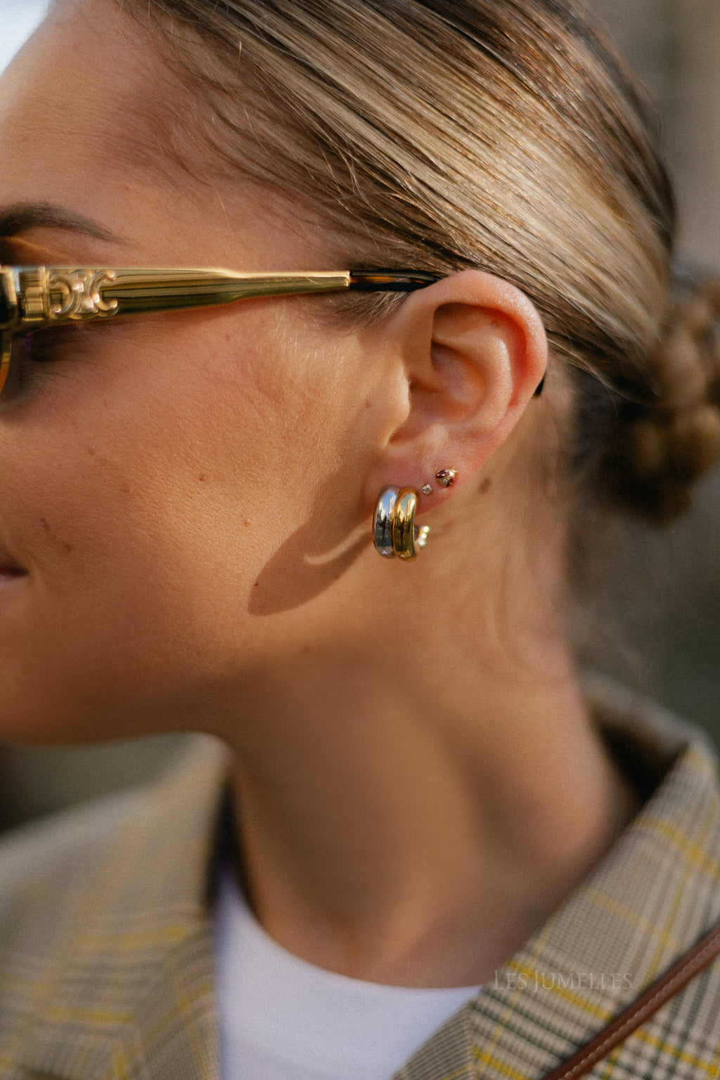 Double huggie earrings bicolor