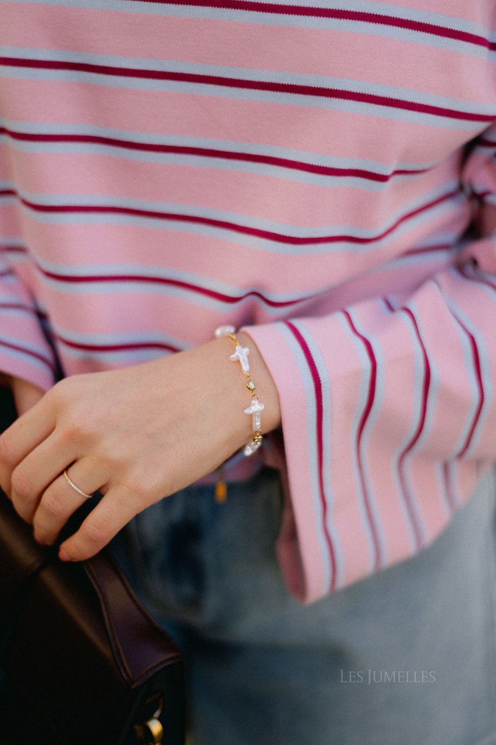 Pearl cross bracelet gold