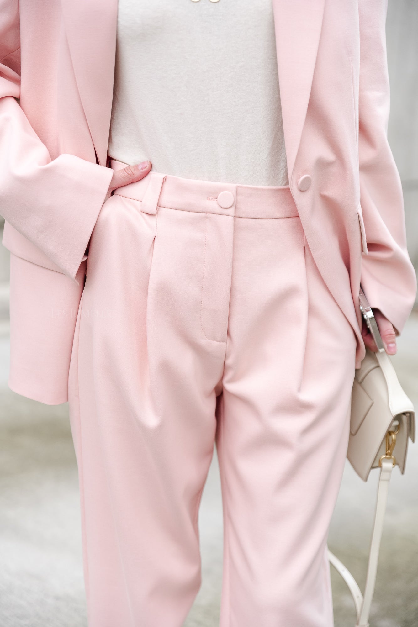 Pantalon de costume carotte rose pâle